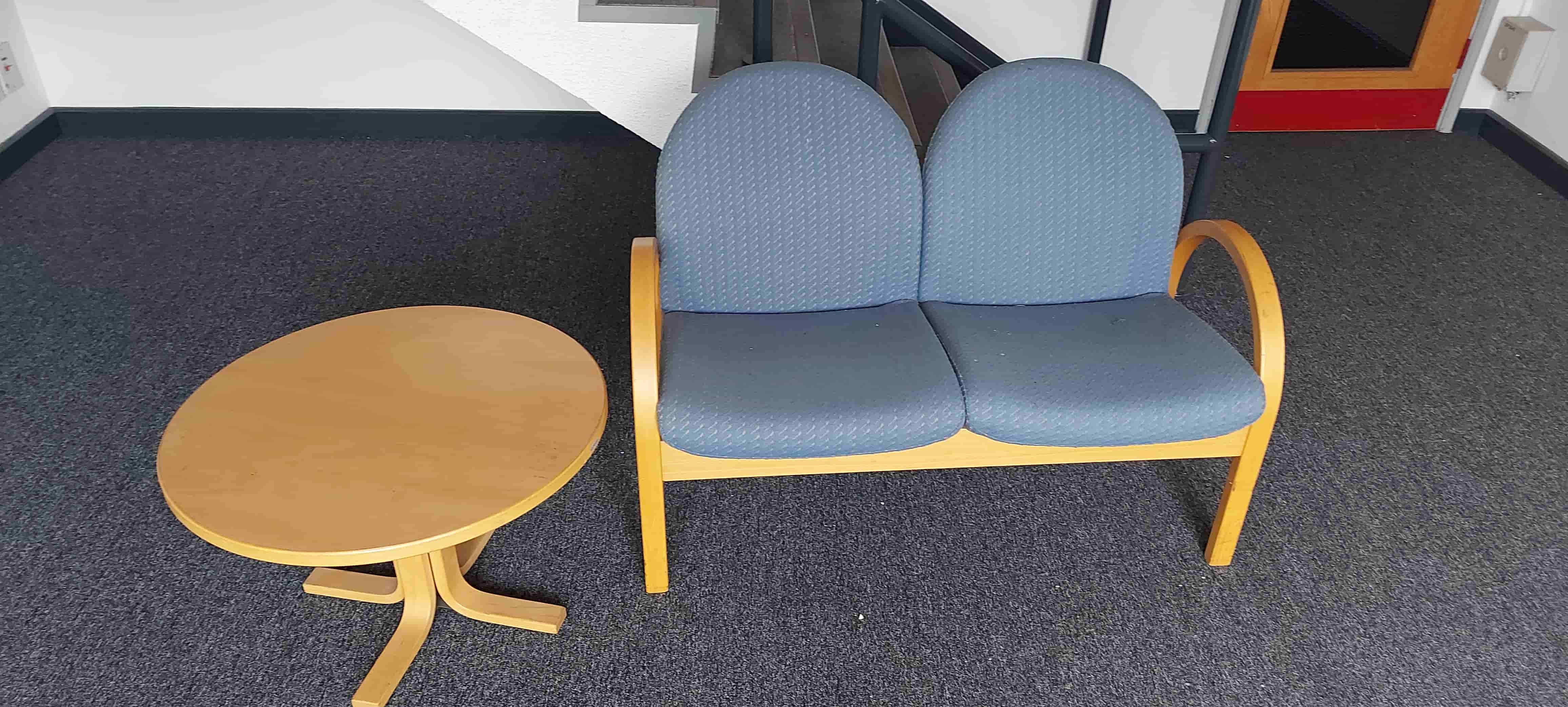 Beech Round Reception Table & 2-Seater Bench Seat - No Reserve - photo 1
