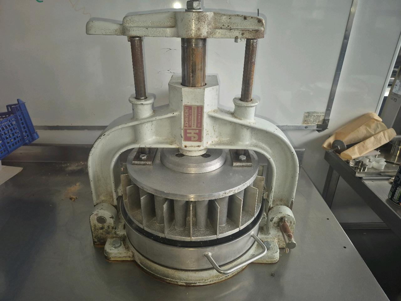 Manual Dough Divider - photo 1