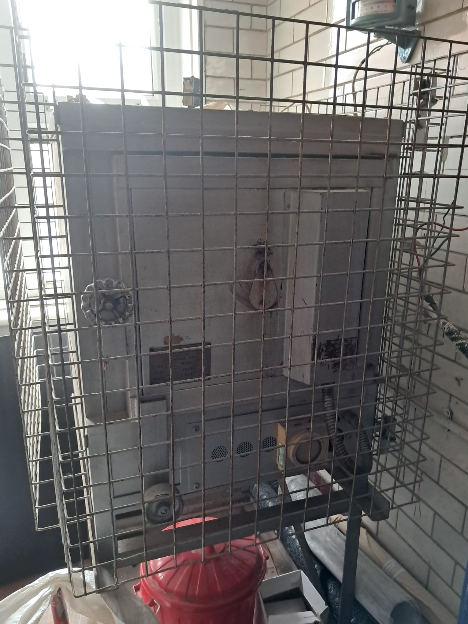 Cromartie Kilns HF3X Electric Pottery Kiln – 6kW, 240V Single Phase, with Kiln Furniture, No Reserve - photo 1