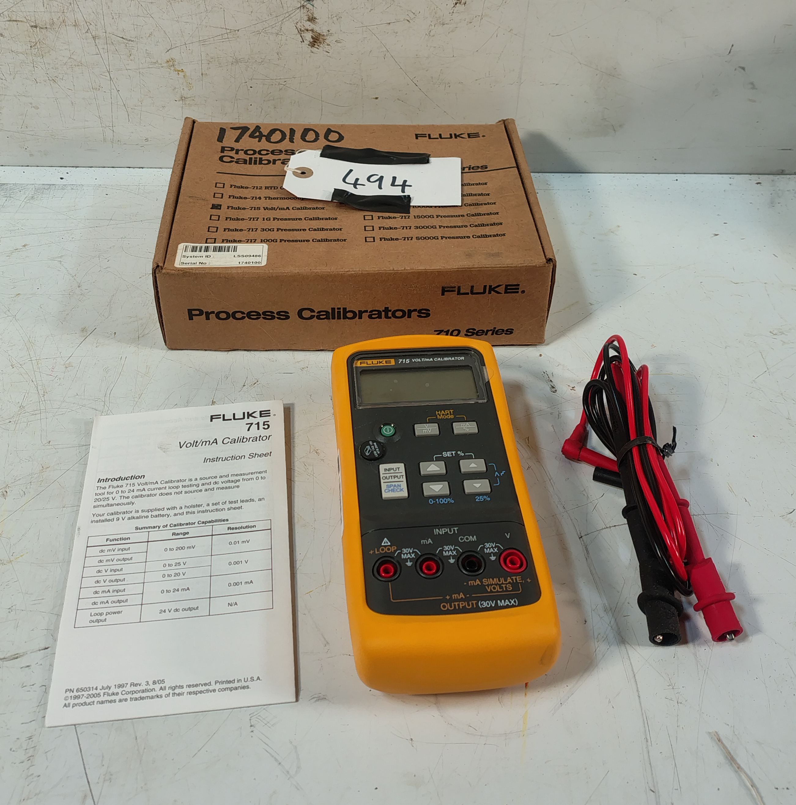 Fluke 715 Volt/mA Calibrator - photo 1