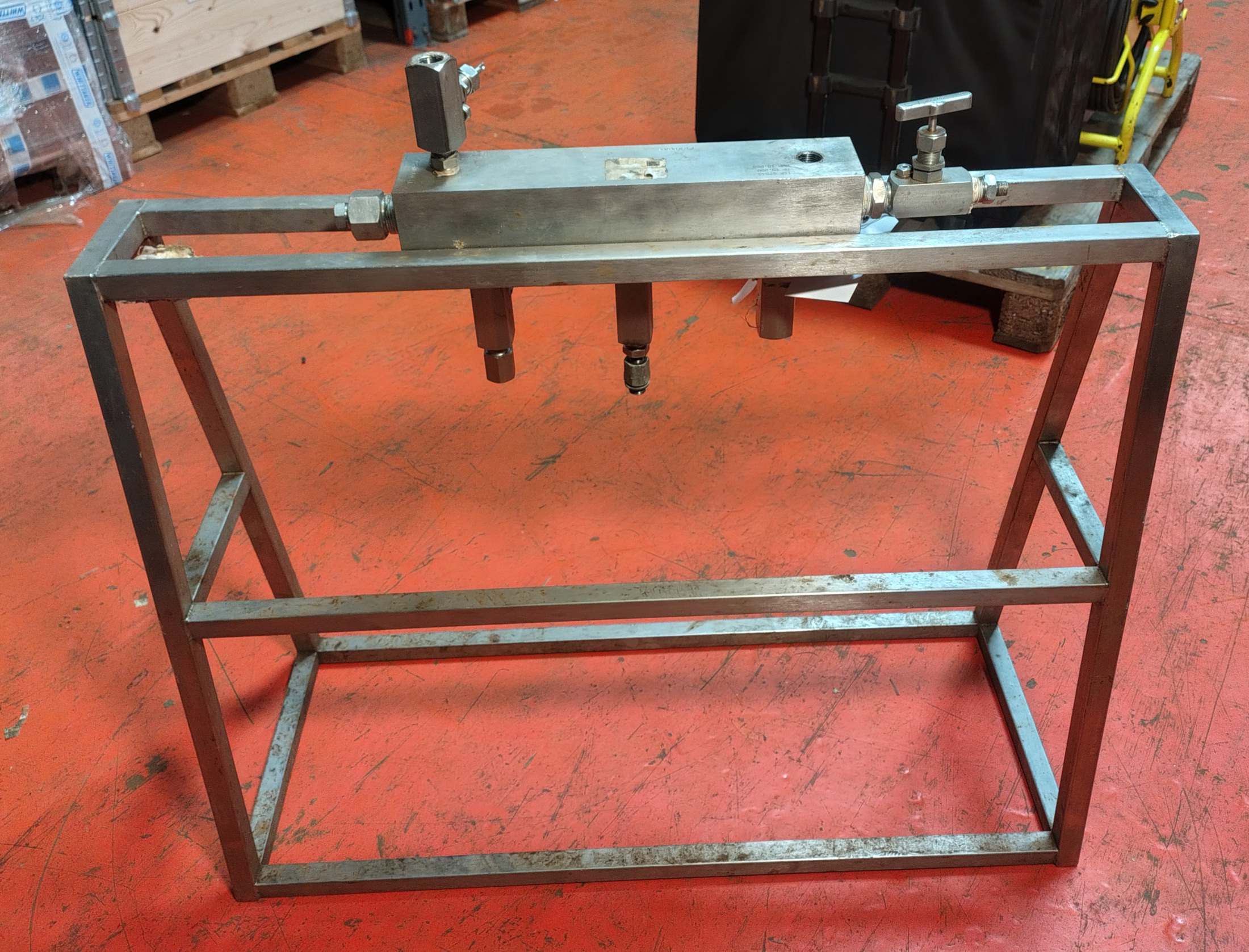 Staffordshire Hydraulics - 10000psi A'frame Test Manifold - photo 1