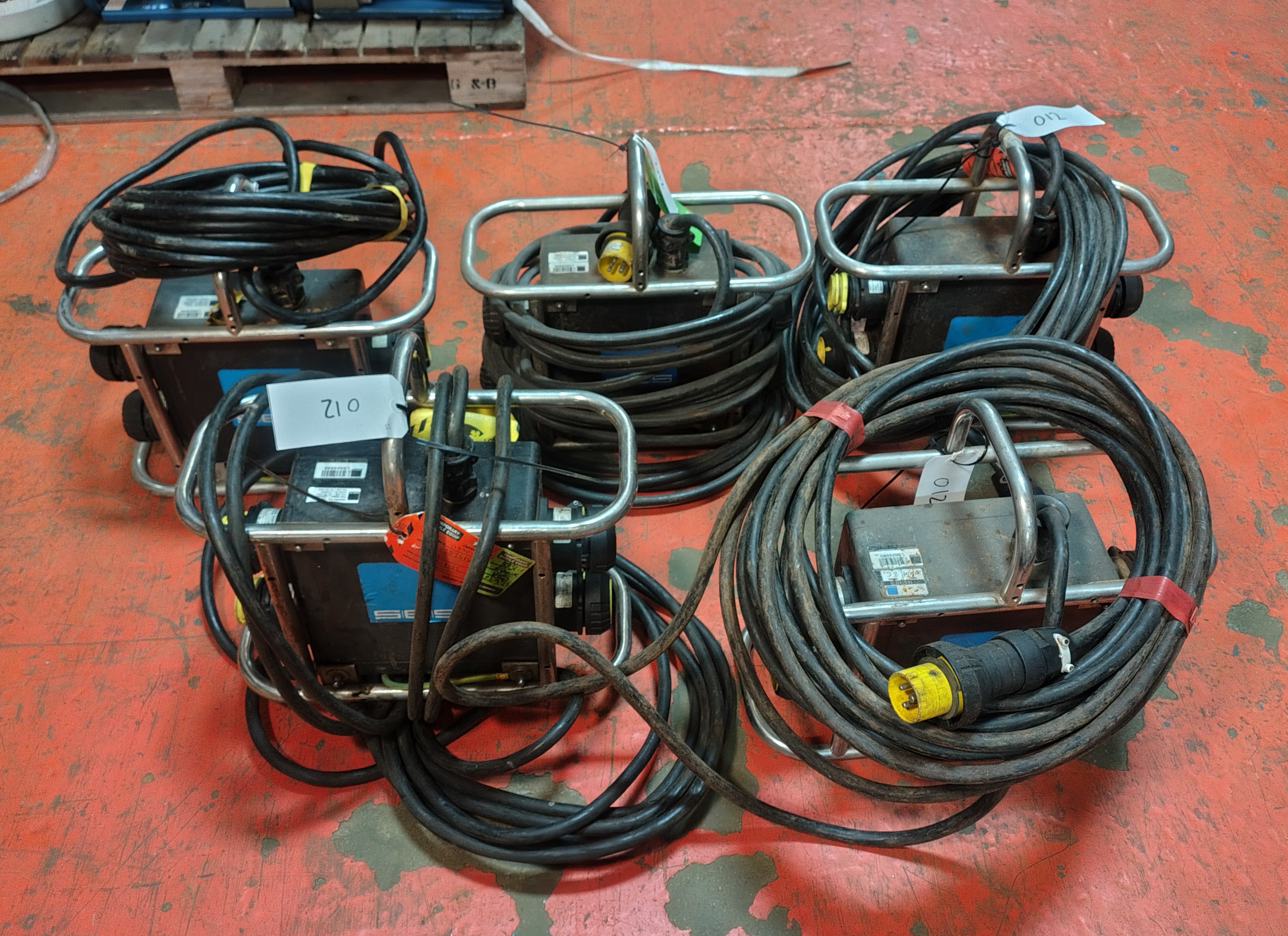 5x SA EQUIP PNSB110/15-4EX/CEA 110V 4 WAY EX. Splitter Units (CEAG) - photo 1