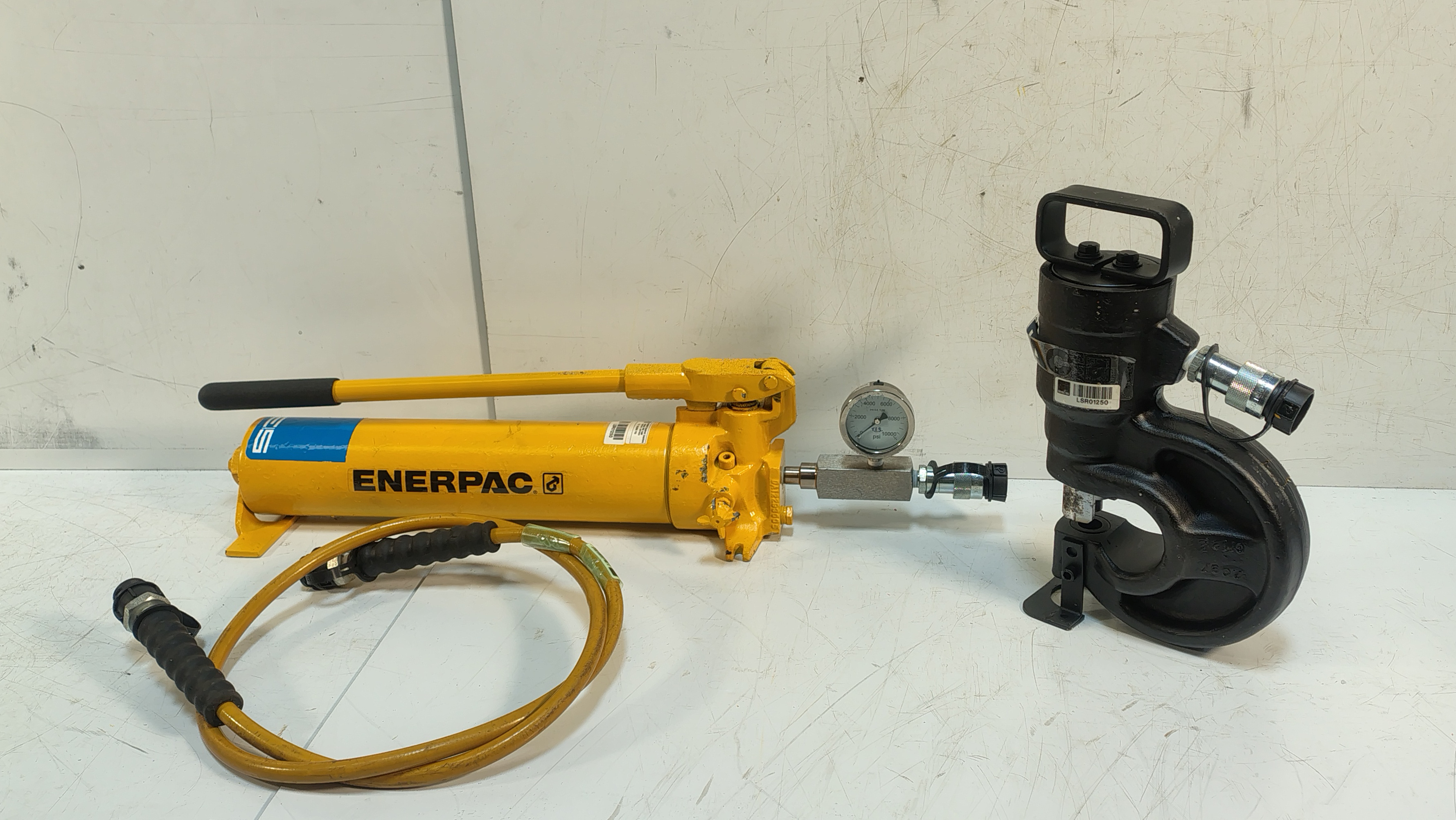 Enerpac Hydraulic Hole Punch - photo 1