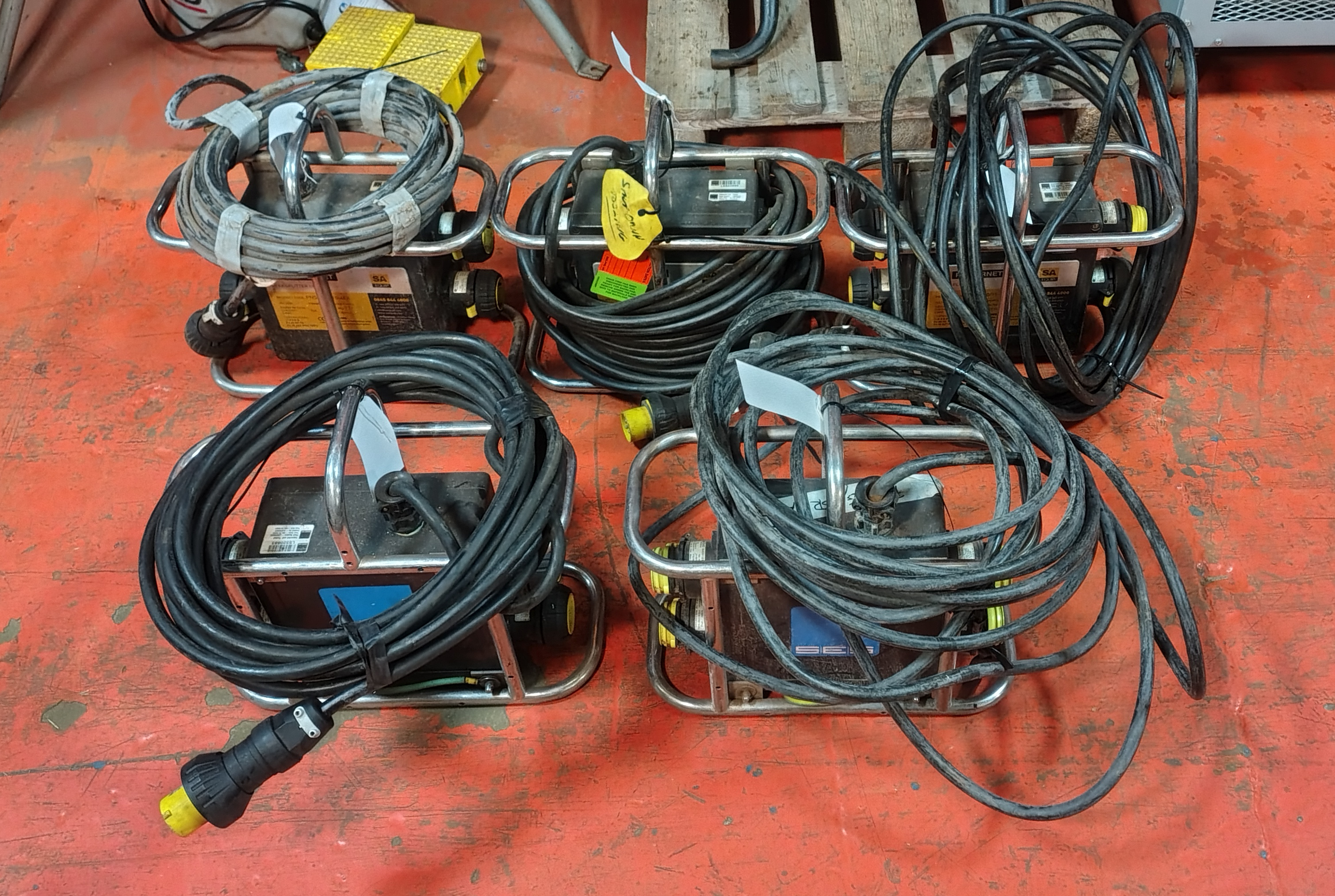 5x SA EQUIP PNSB110/15-4EX/CEA 110V 4 WAY EX. Splitter Units (CEAG) - photo 1