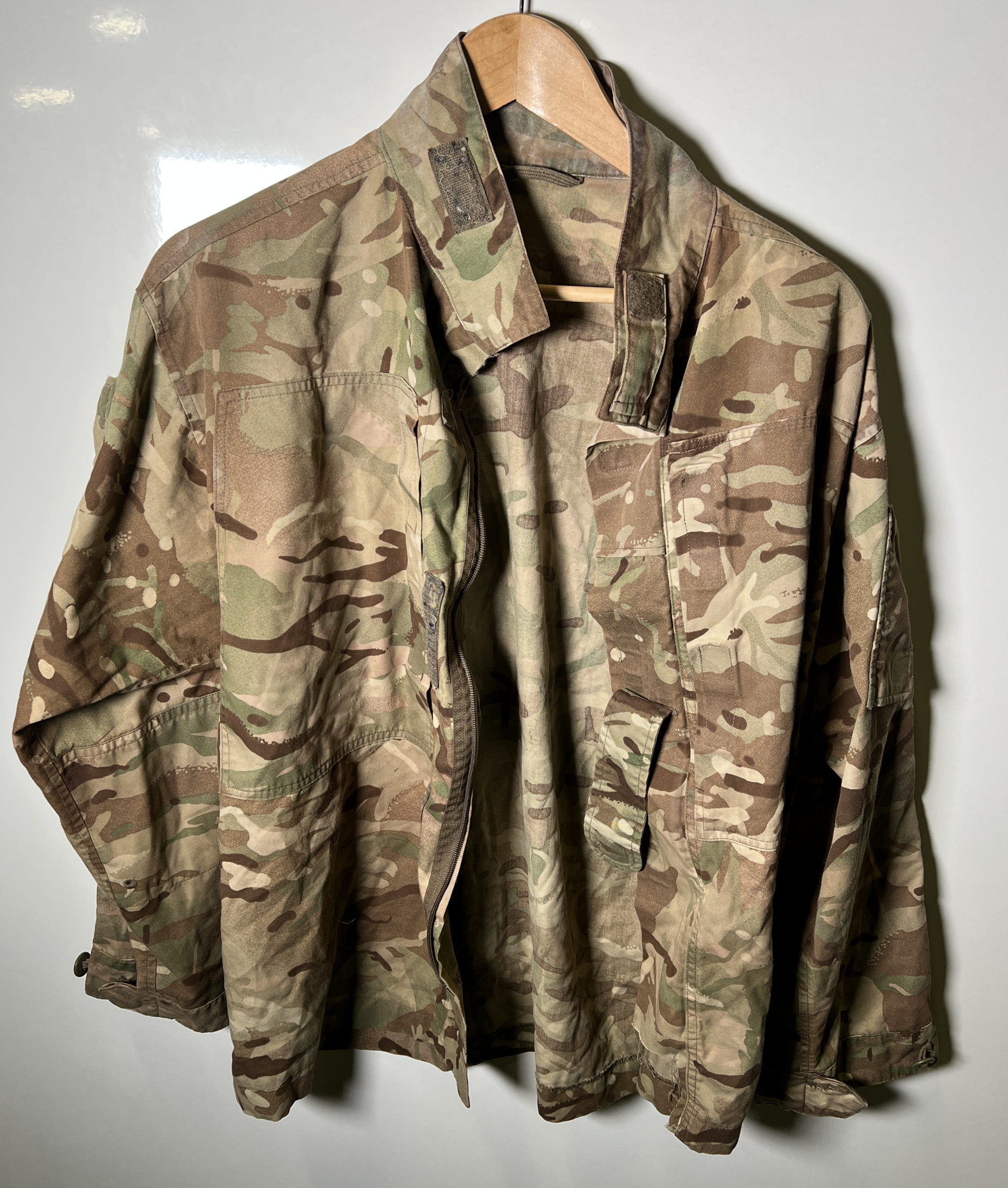 Various types of ex-military camo clothing - may include accessories - 211kg – may require repair - photo 1