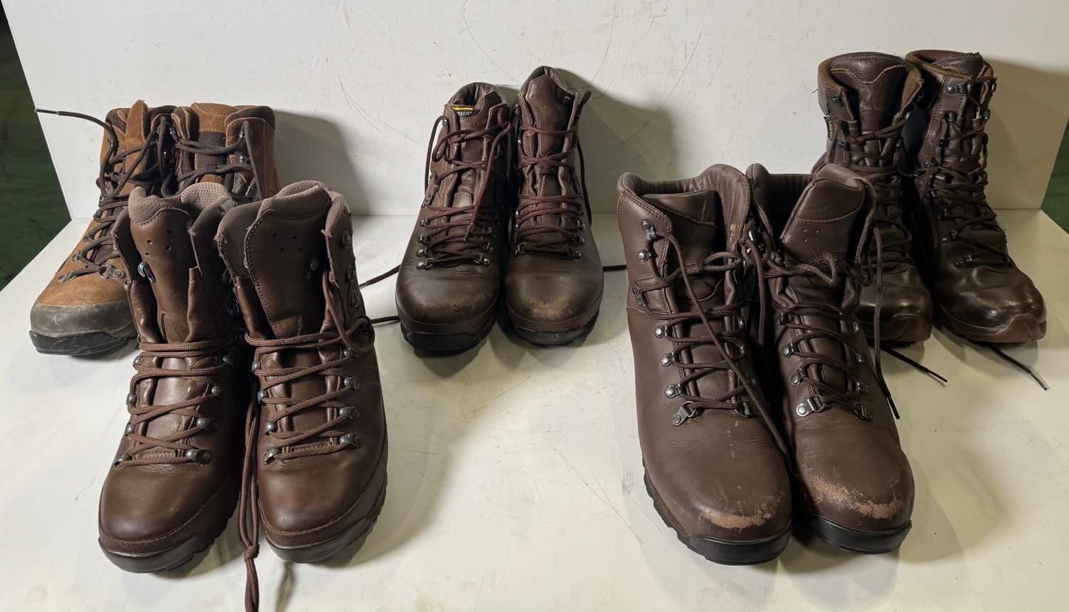 100x pairs of grade 2 various combat boots - may include - Magnum, YDS, Haix - mixed sizes - photo 1