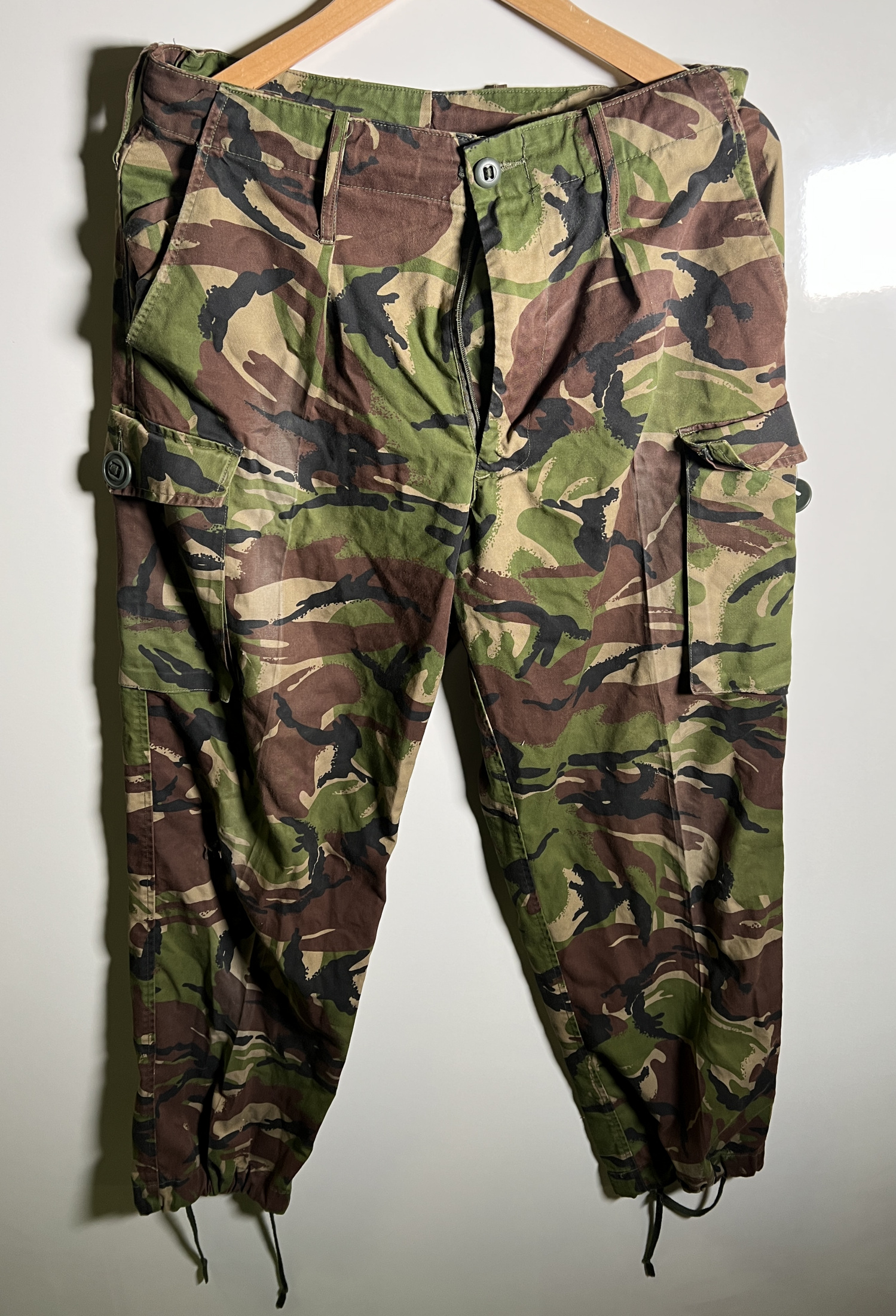 Various types of ex-military camo clothing - may include accessories - 127kg – may require repair - photo 1