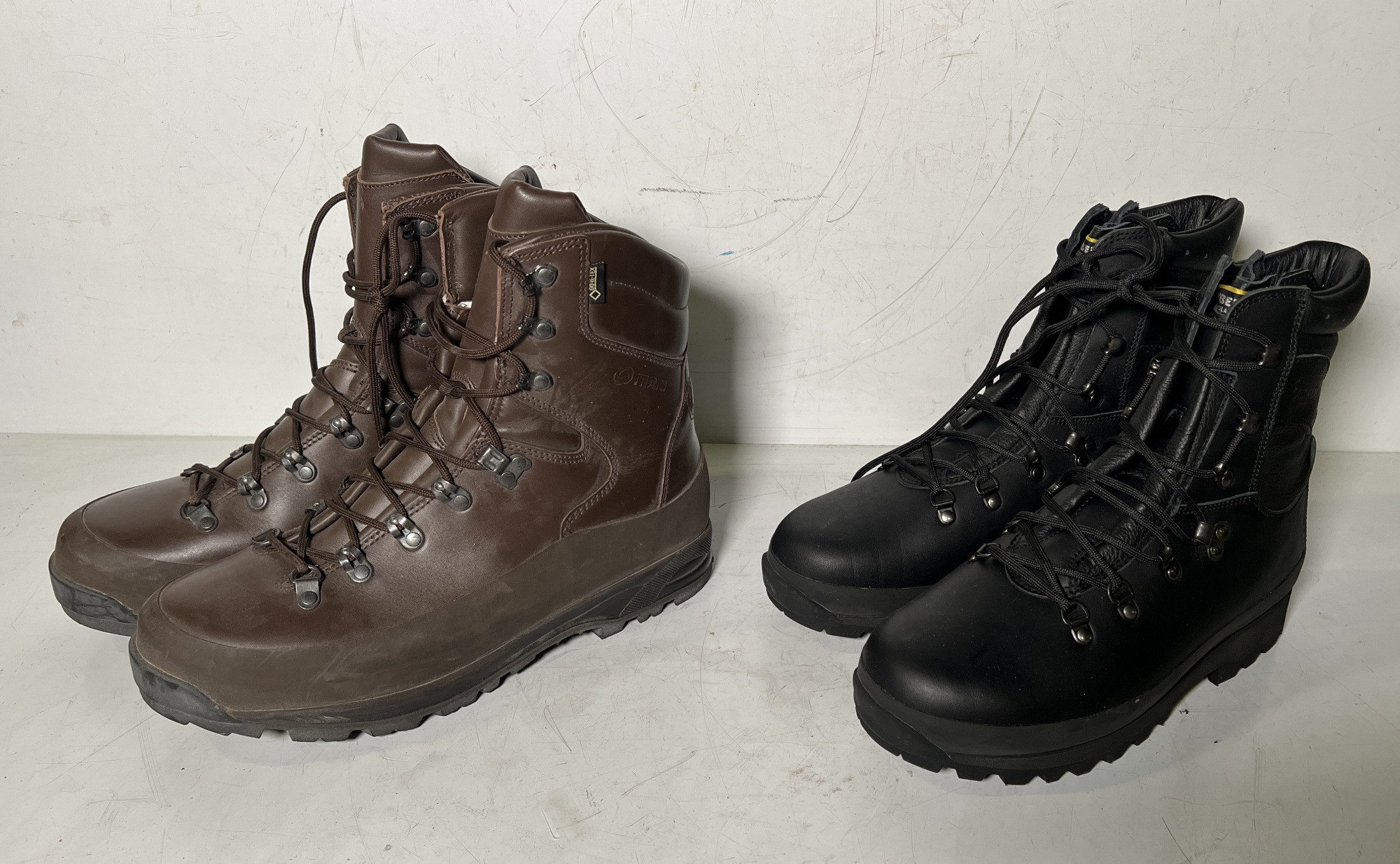 50x pairs of grade 1 various combat boots - may include Magnum, YDS, Haix - mixed sizes - photo 1