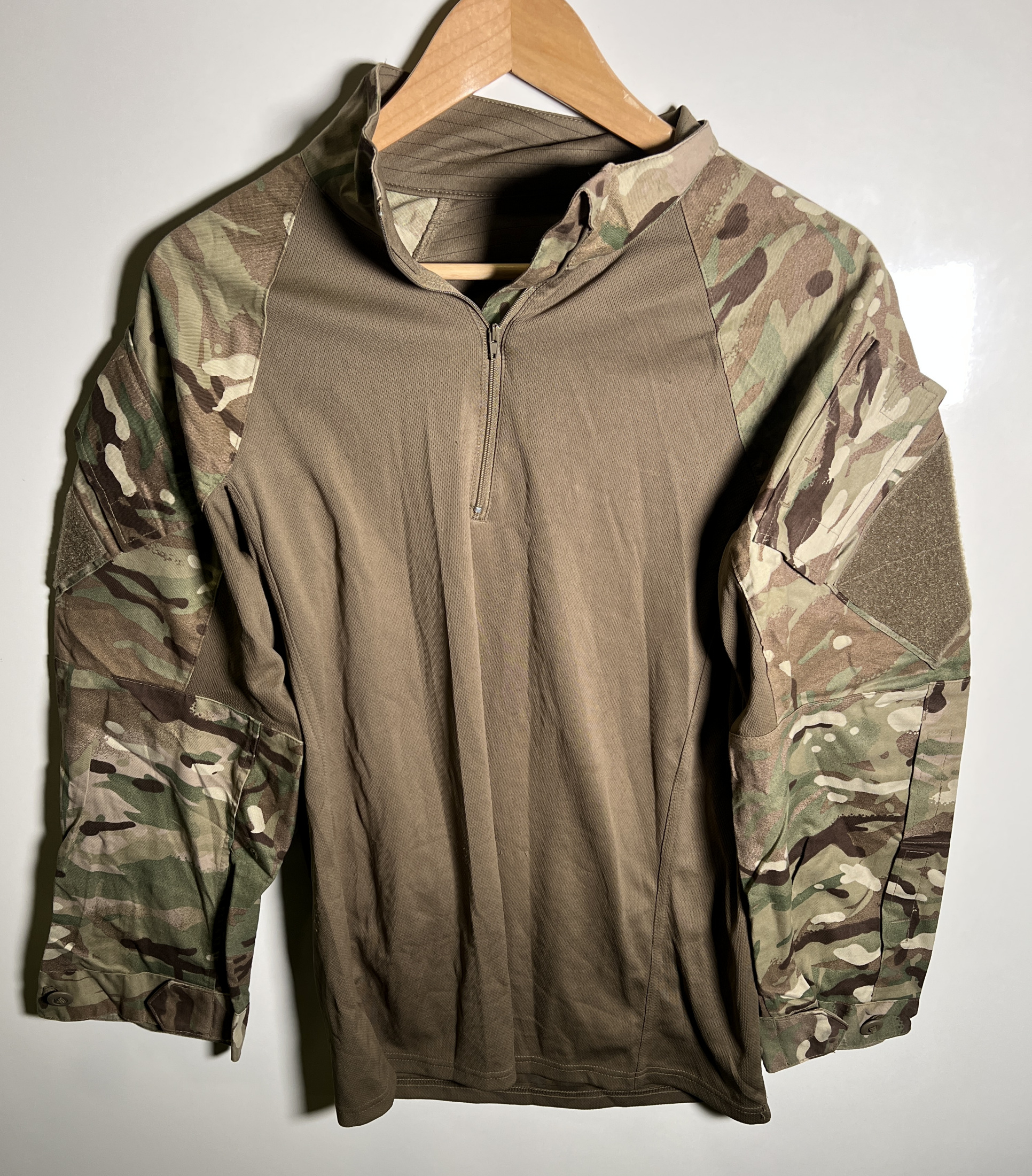 Various types of ex-military camo clothing - may include accessories - 200kg – may require repair - photo 1