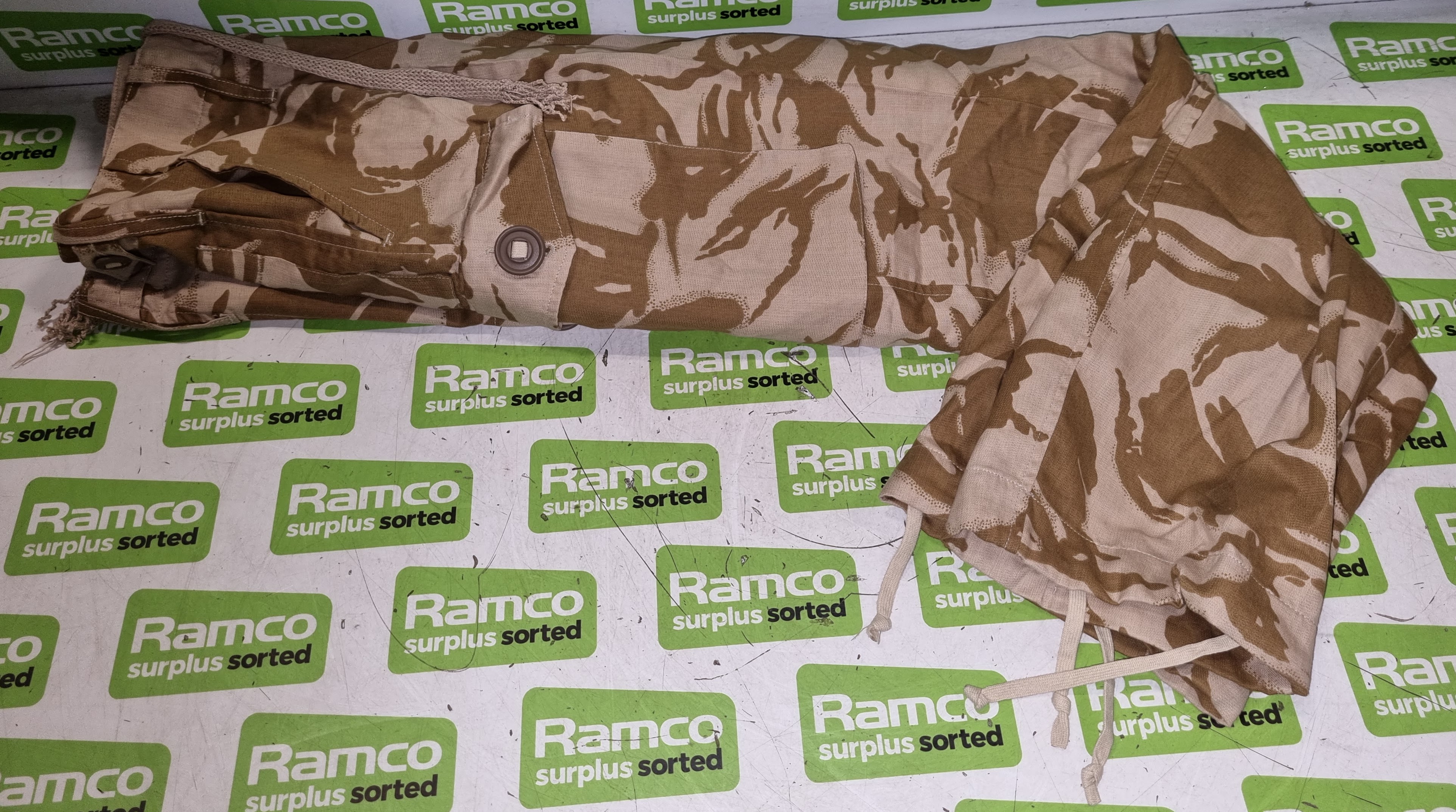 50x British Army desert combat trousers - mixed sizes - photo 1