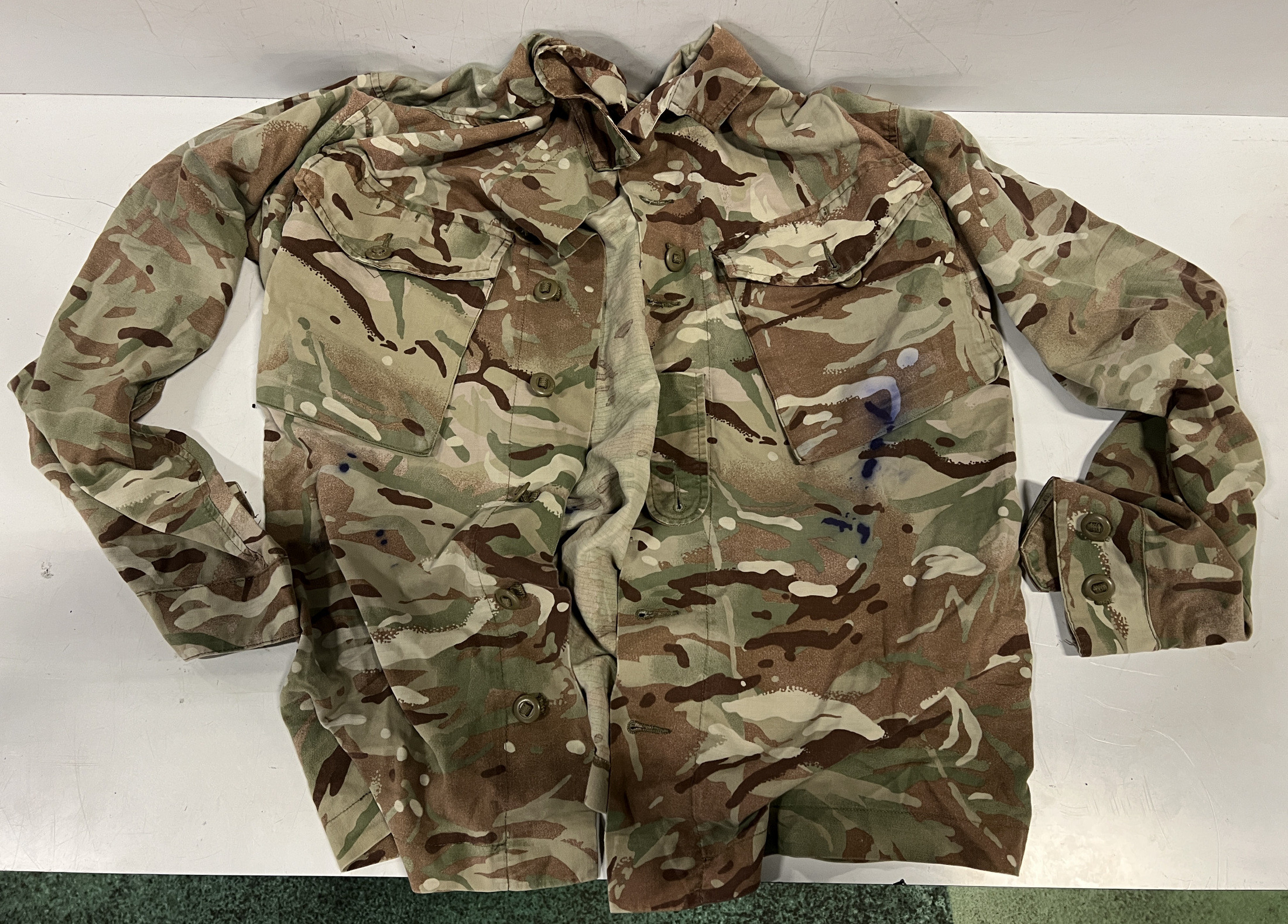 Various types of ex-military camo clothing - may include accessories - 194kg – may require repair - photo 1