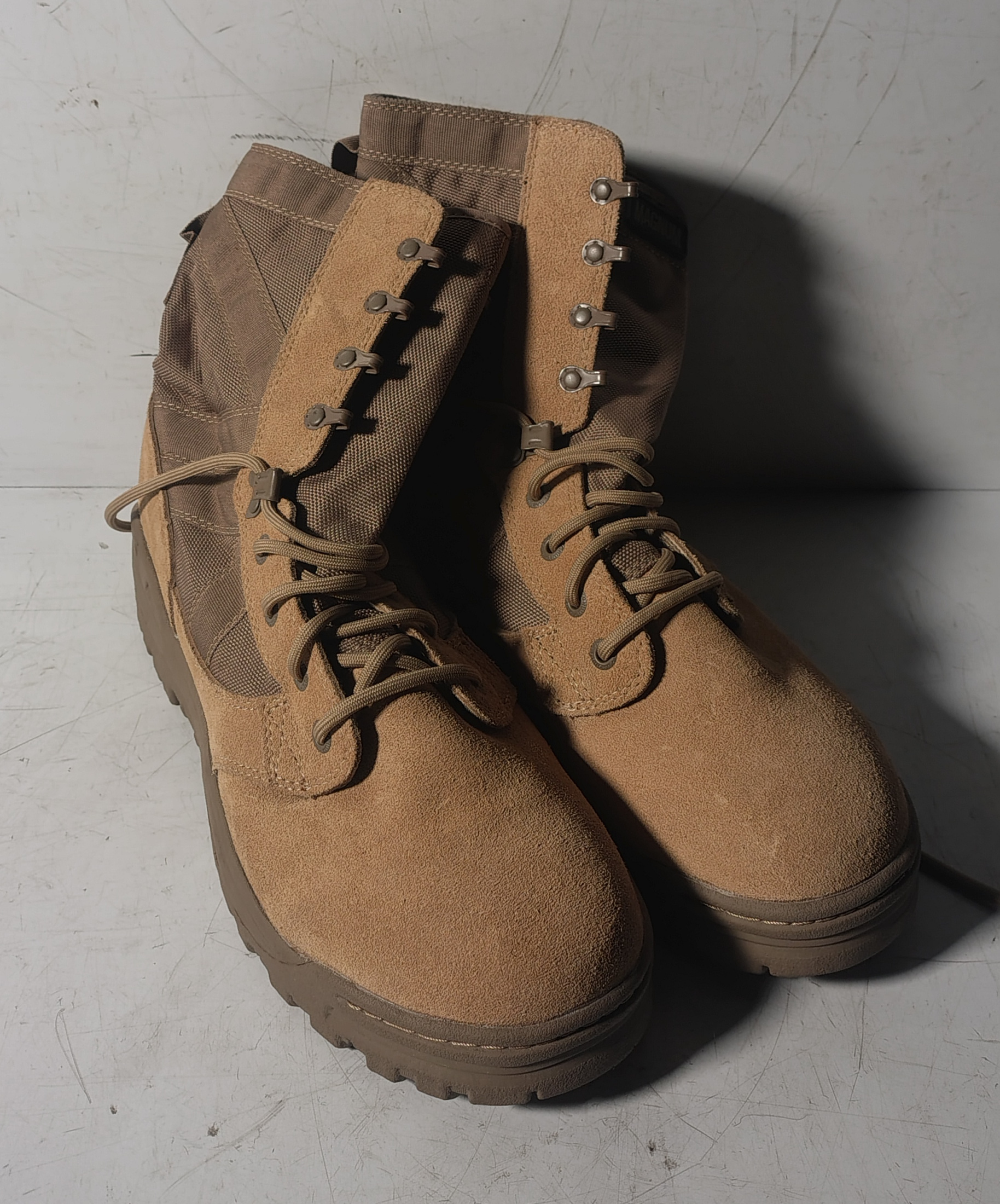50x pairs of grade 1 various combat boots - may include - Magnum, YDS, Haix - mixed sizes - photo 1