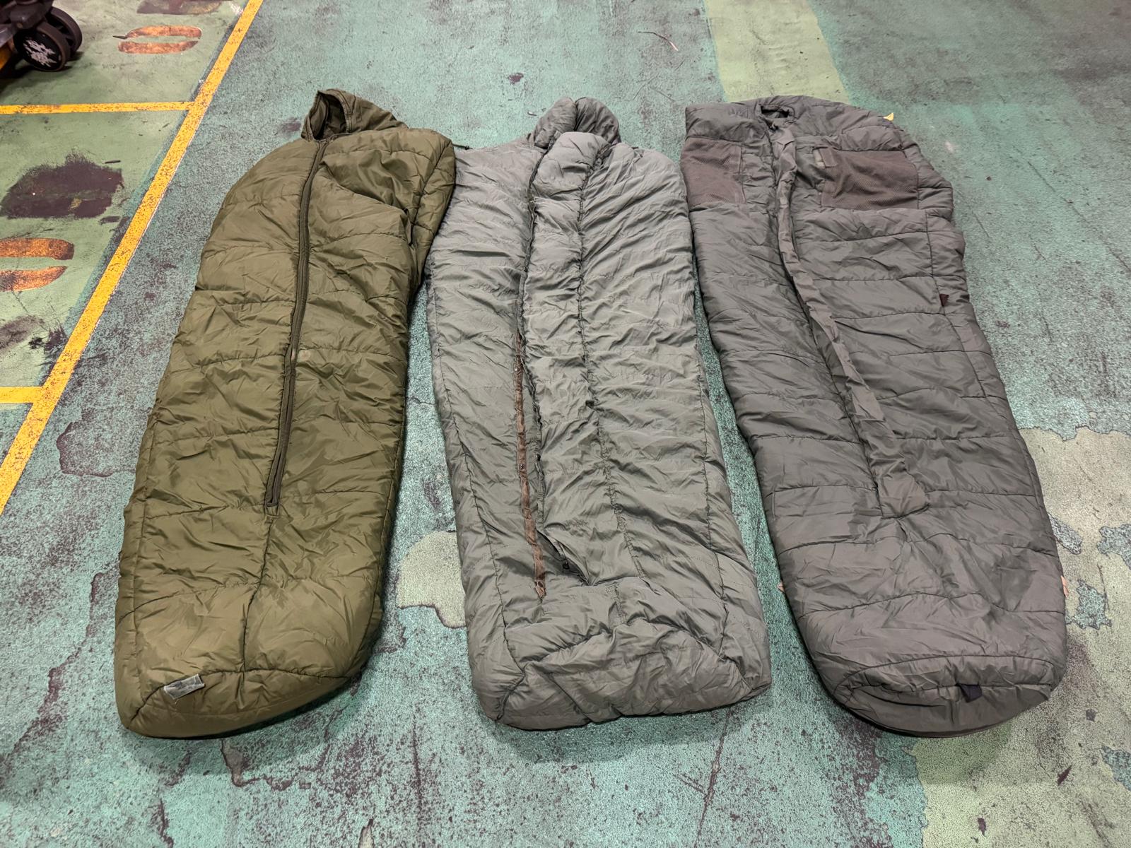 30x Medium weight sleeping bags - various types - may include arctic - photo 1