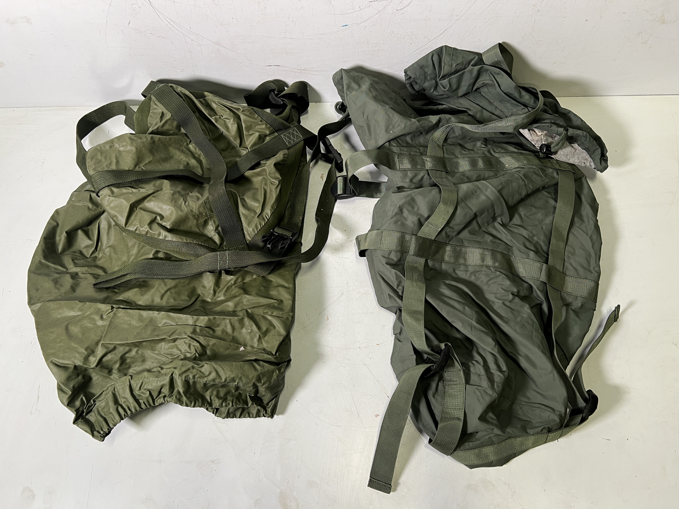513x British Army compression sacks - photo 1