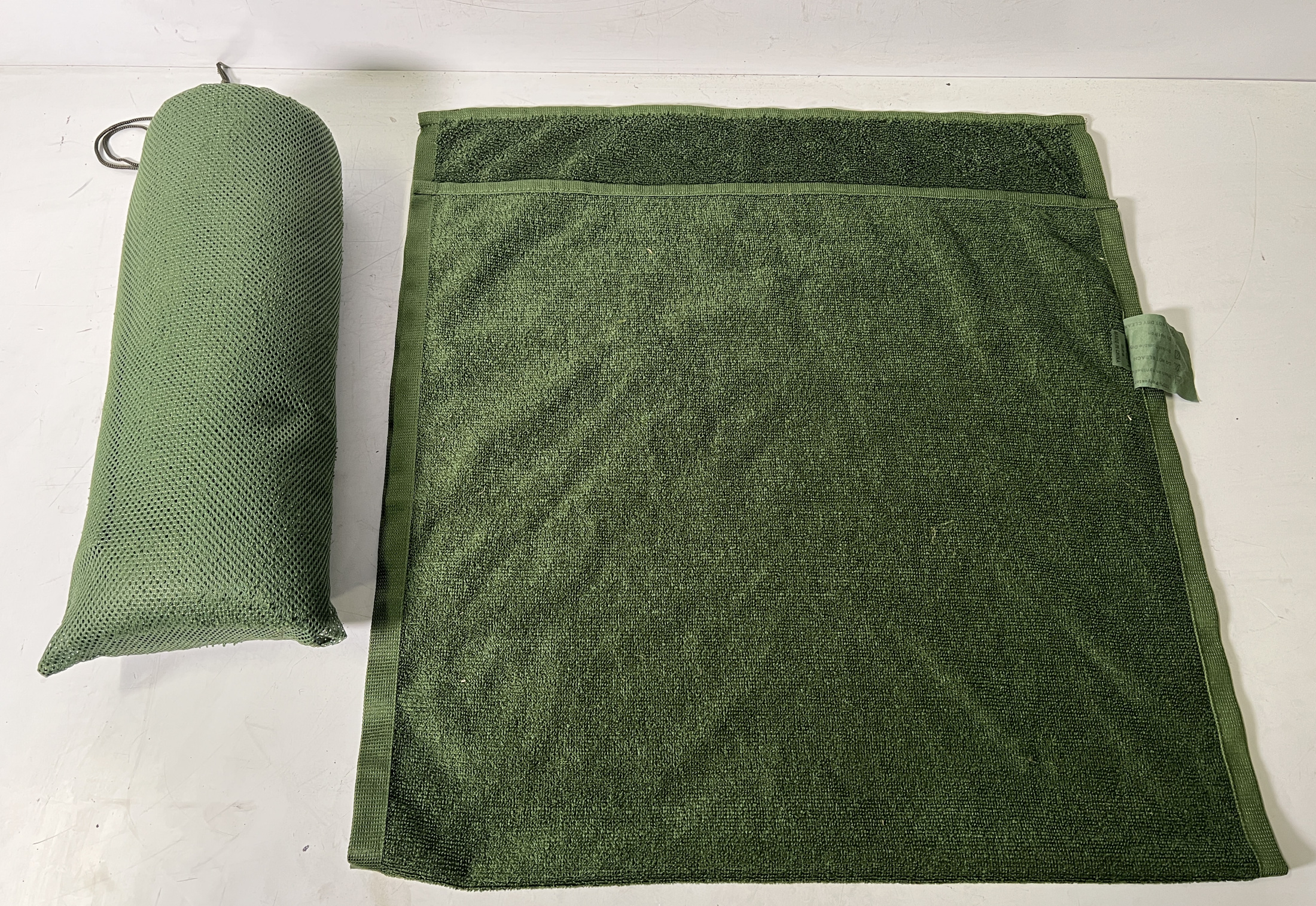 300x British Army combat towels - mixed types and sizes - photo 1