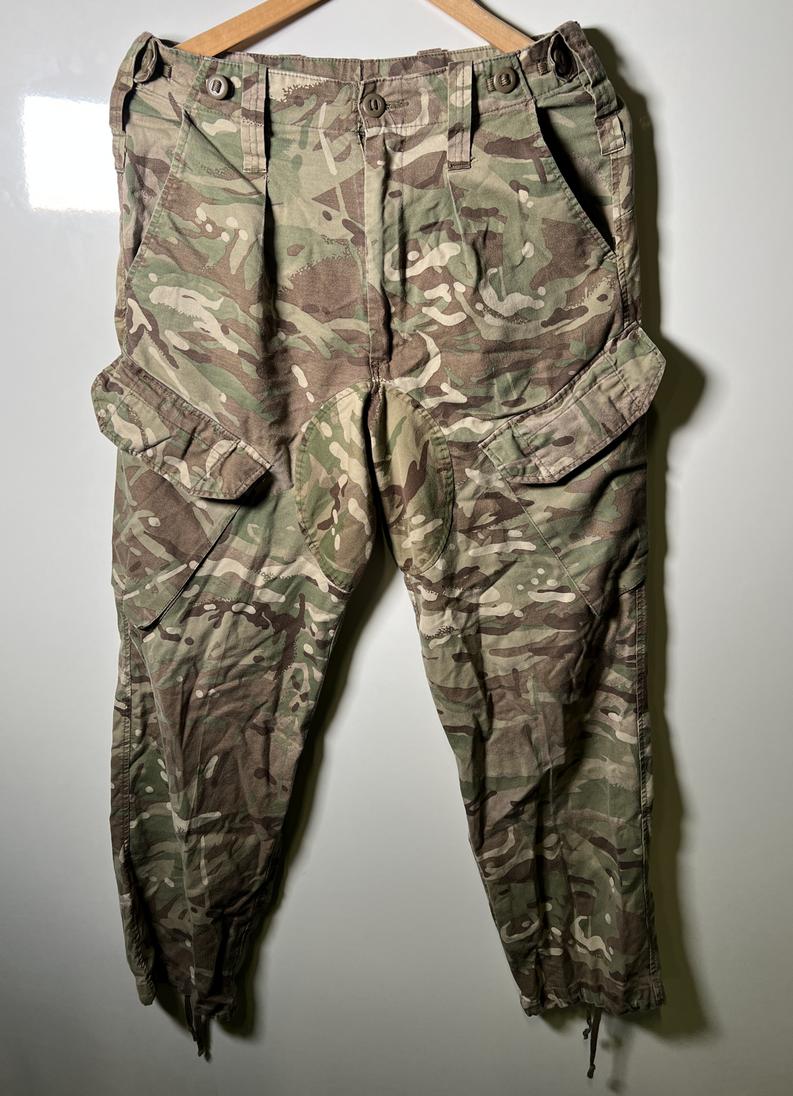 Various types of ex-military camo clothing - may include accessories - 180kg – may require repair - photo 1