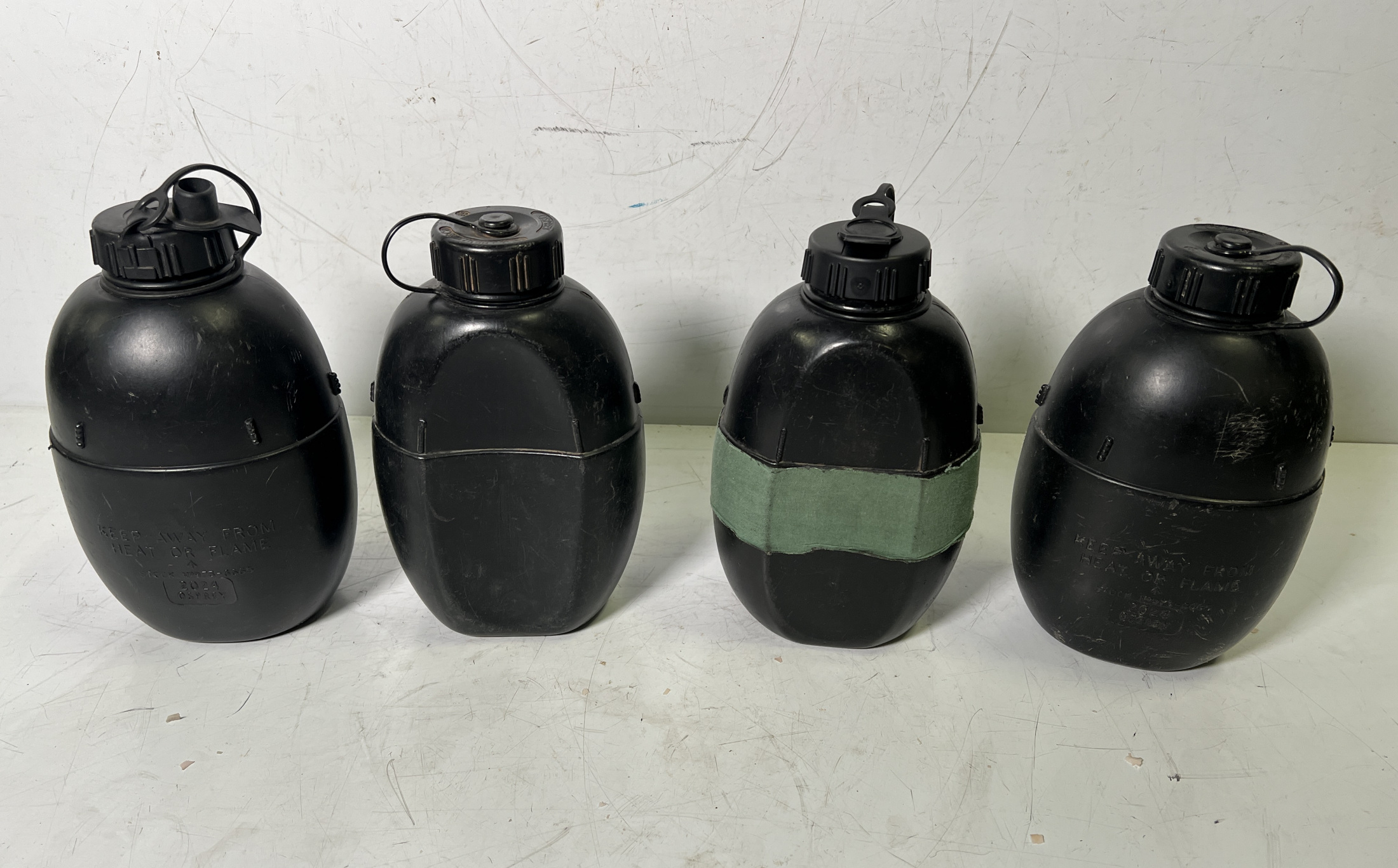 British Forces plastic water canteens - 102kg - may be incomplete - photo 1