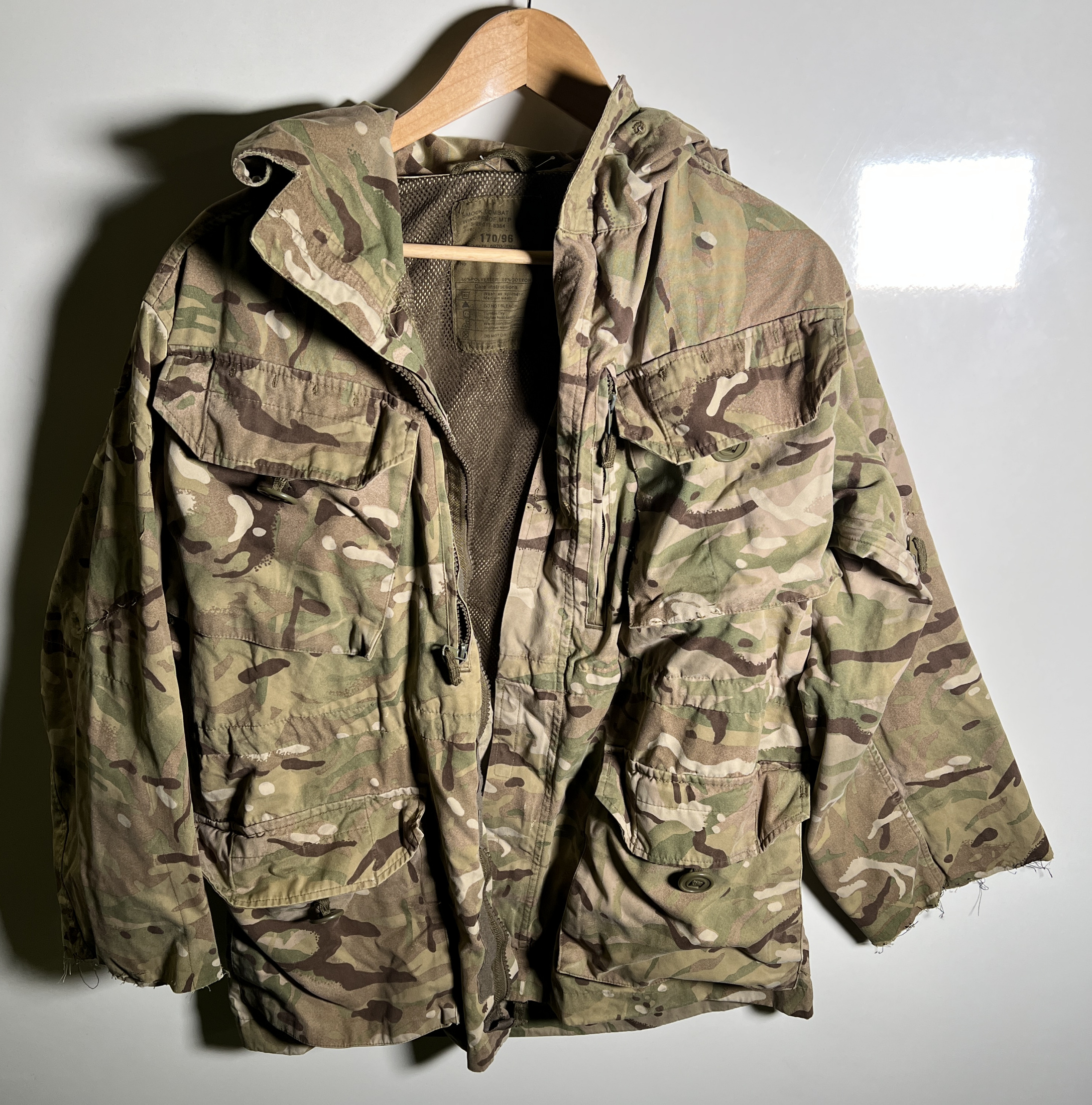 Various types of ex-military camo clothing - may include accessories - 178kg – may require repair - photo 1