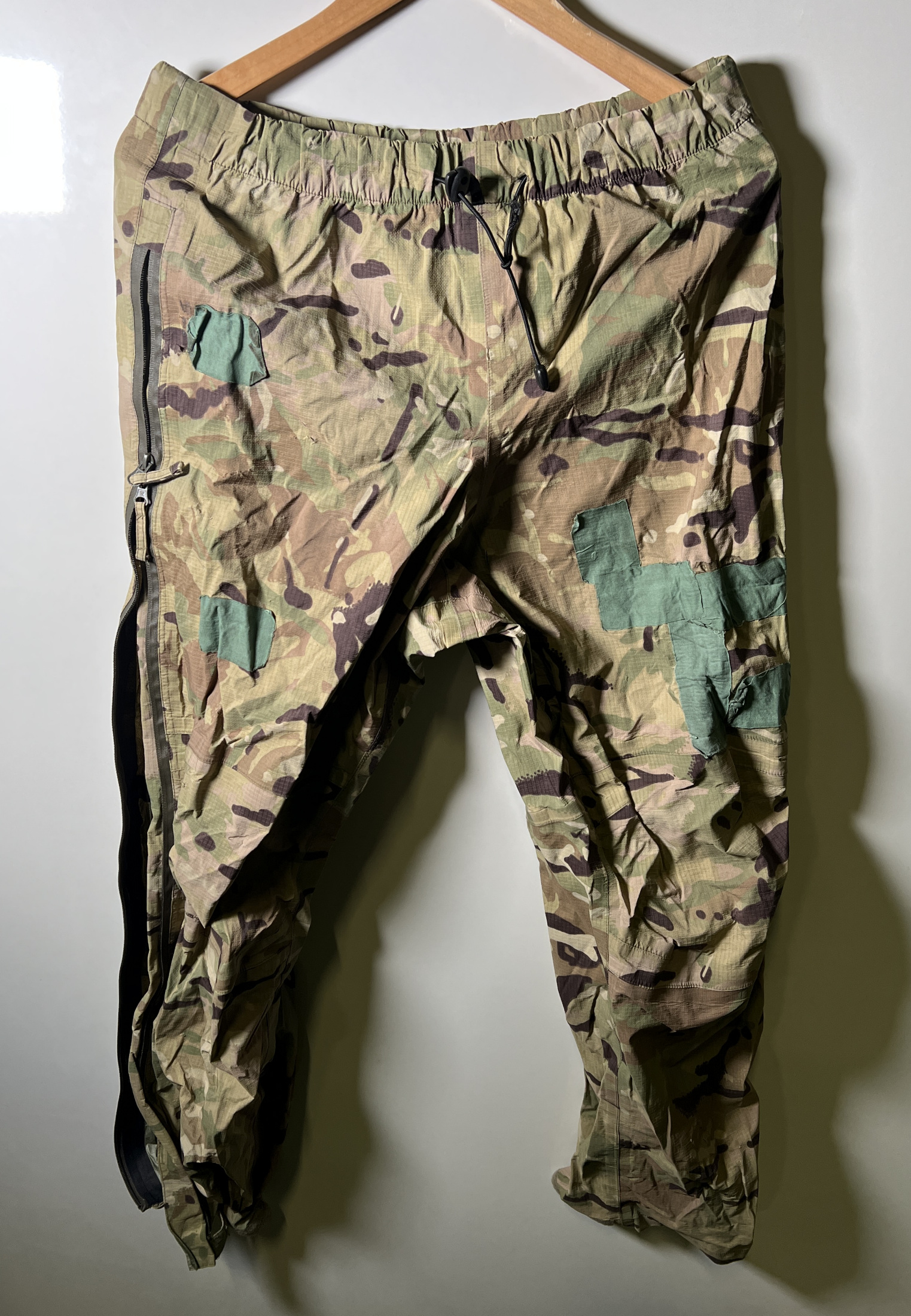 Various types of ex-military camo clothing - may include accessories - 180kg – may require repair - photo 1