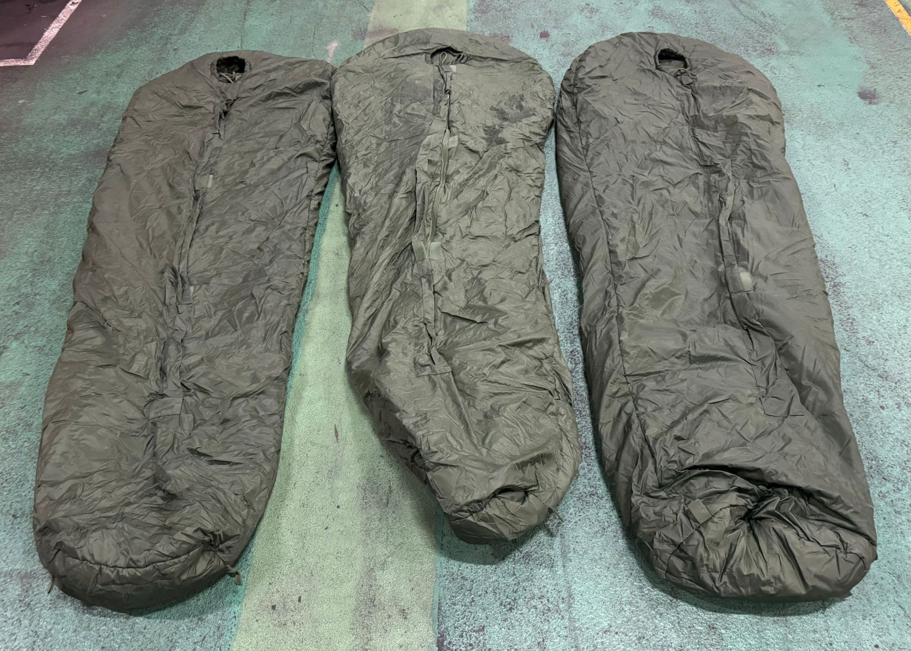 30x Medium weight sleeping bags - various types - may include arctic - photo 1