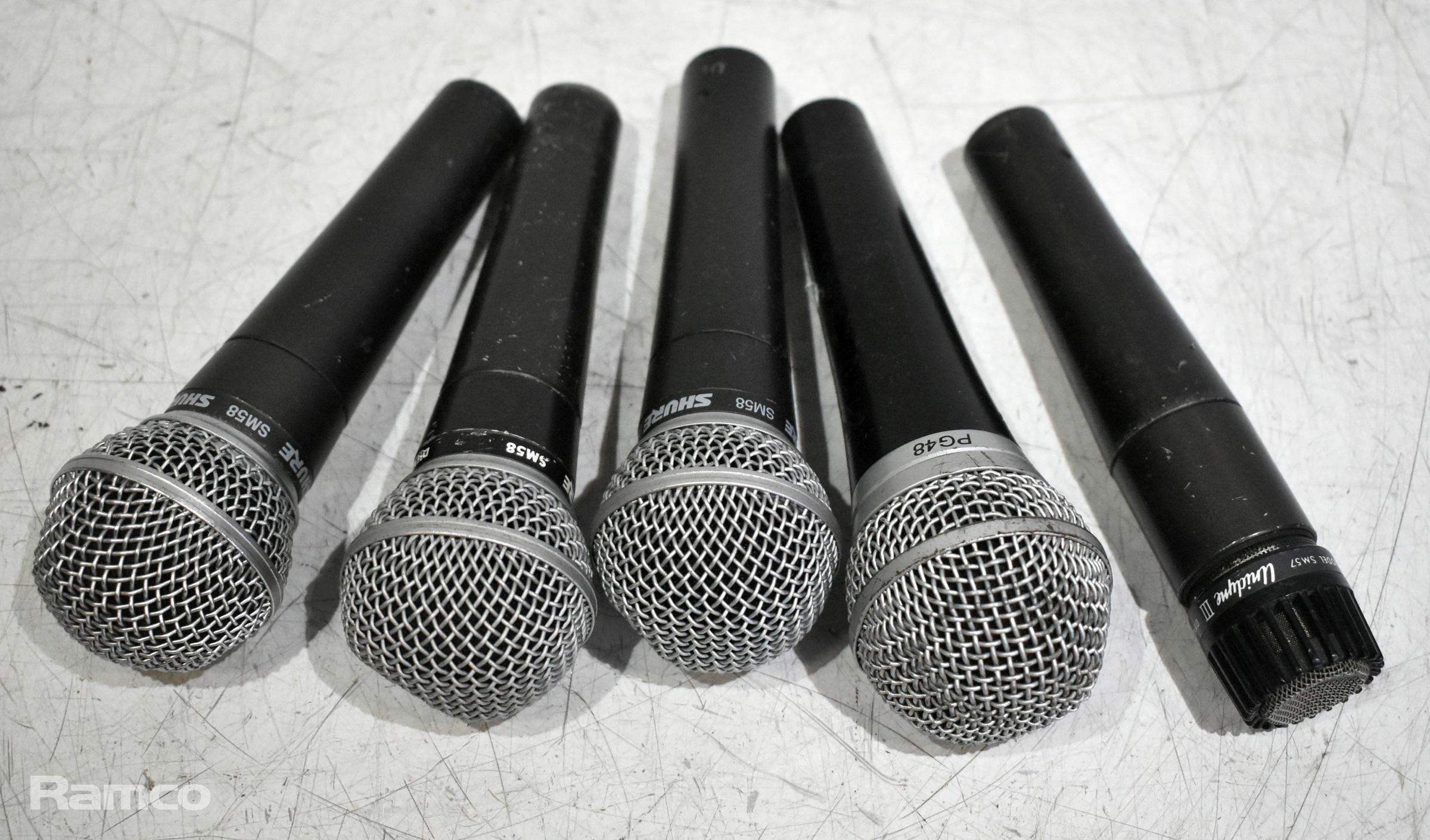 Mixed Shure microphones - 3x Shure SM58, 1x Shure PG48, 1x Shure SM57 Unidyne III - photo 1