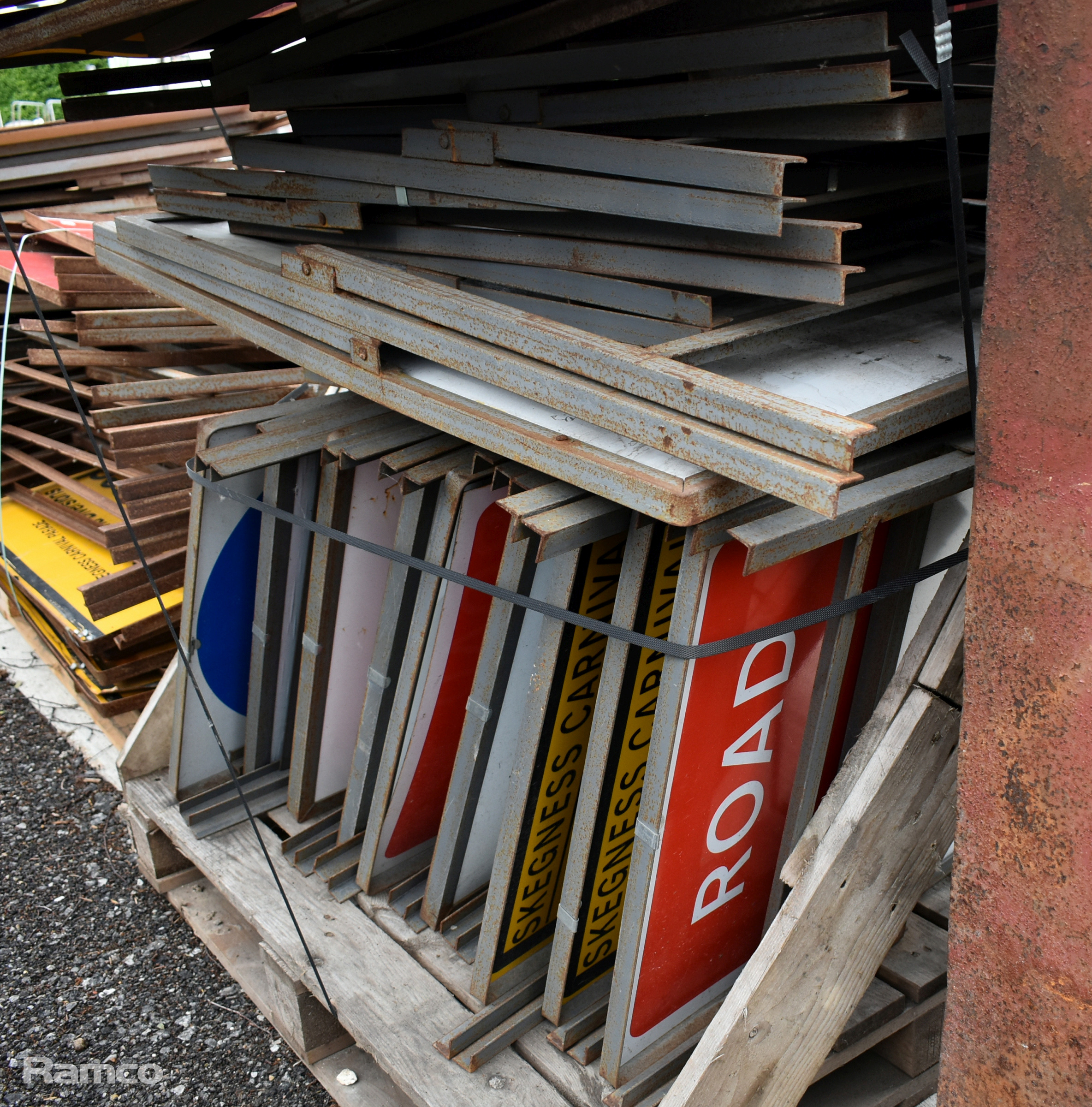 2x Pallets of steel temporary road signs - photo 1