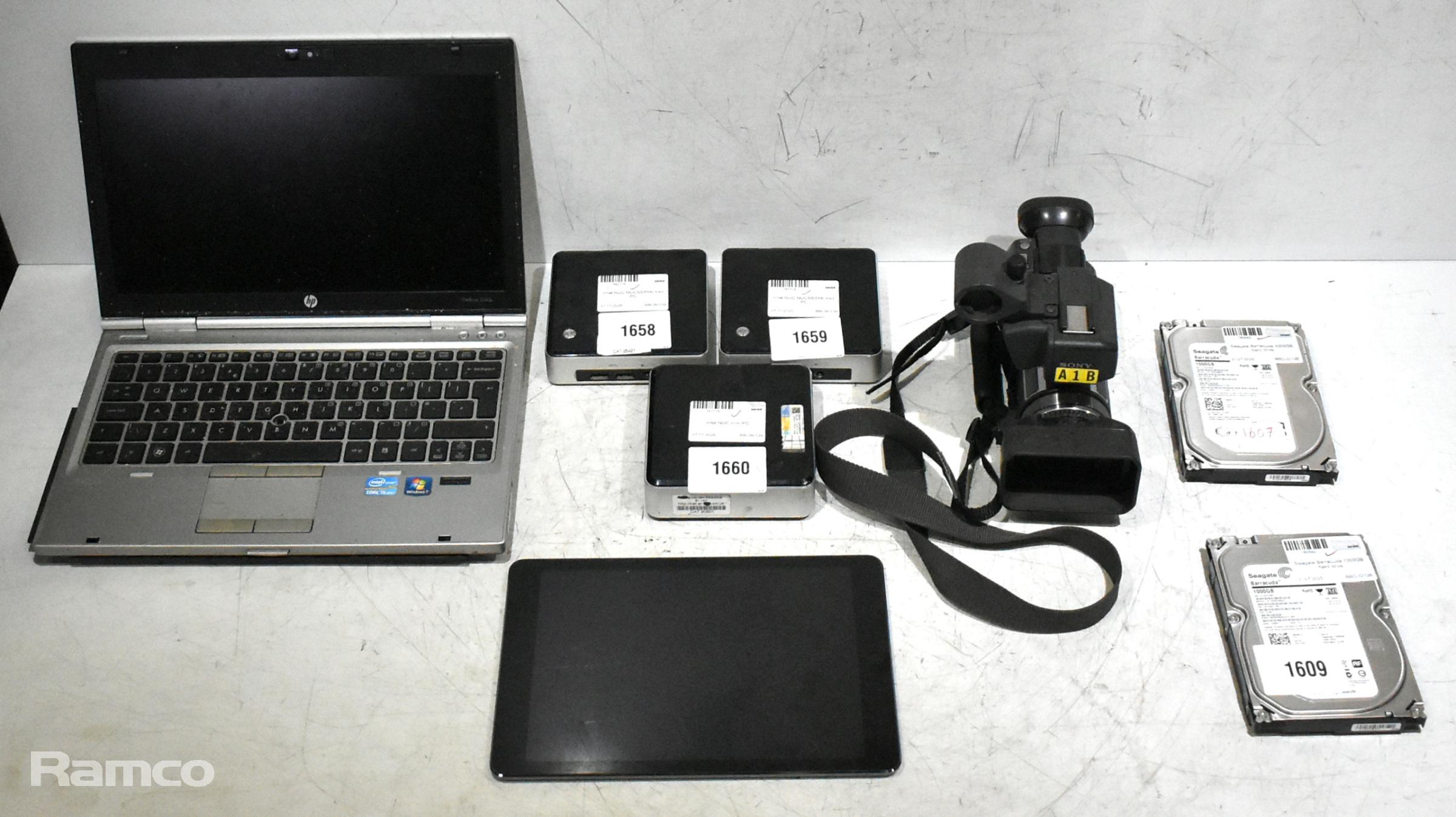 Apple iPad A1474 black, 2x Seagate Barracuda 1000GB hard drives & more - see description - photo 1