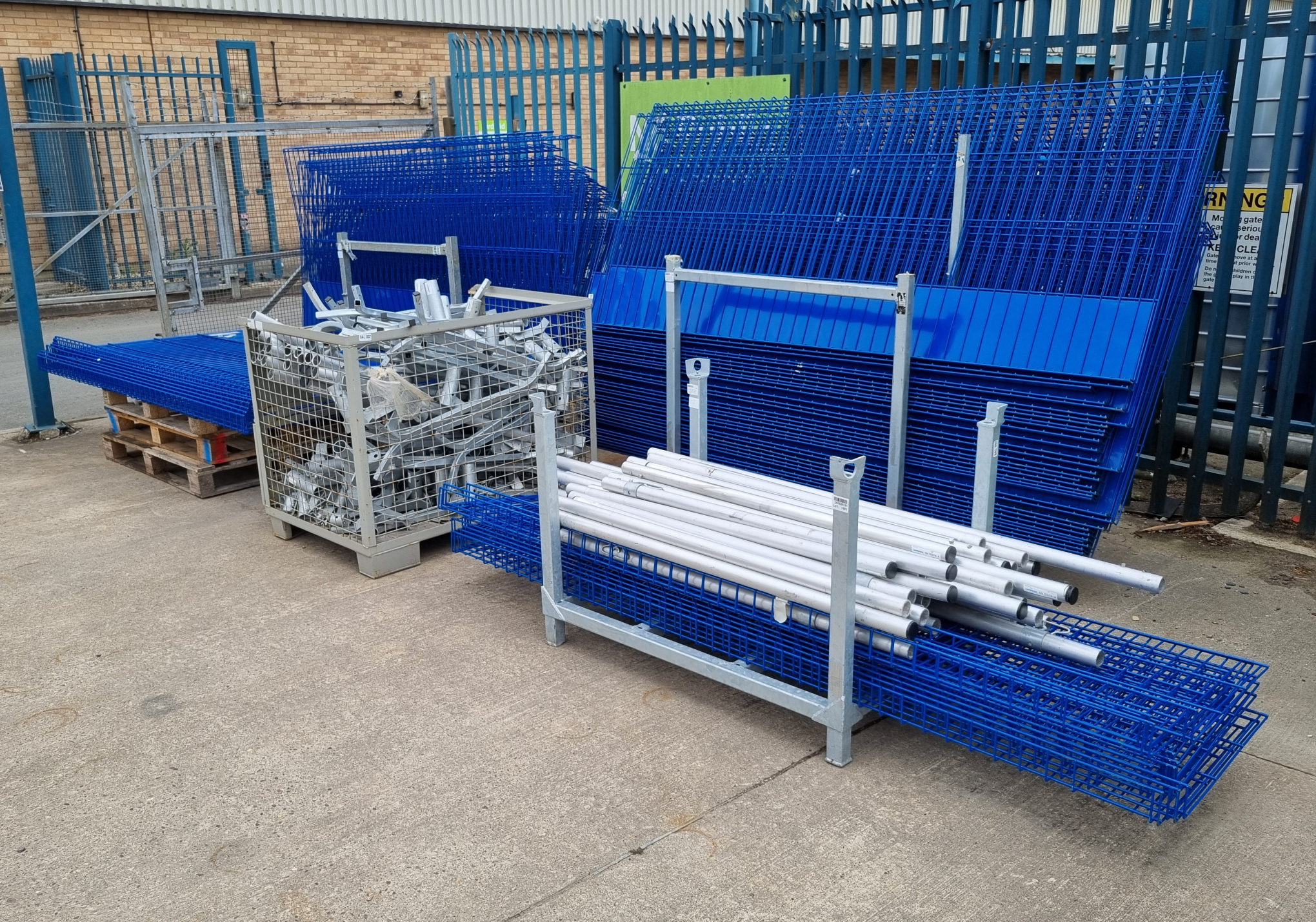 Vertemax Edge Protection barriers, bases, poles & connectors - SEE DESCRIPTION FOR DETAILS - photo 1