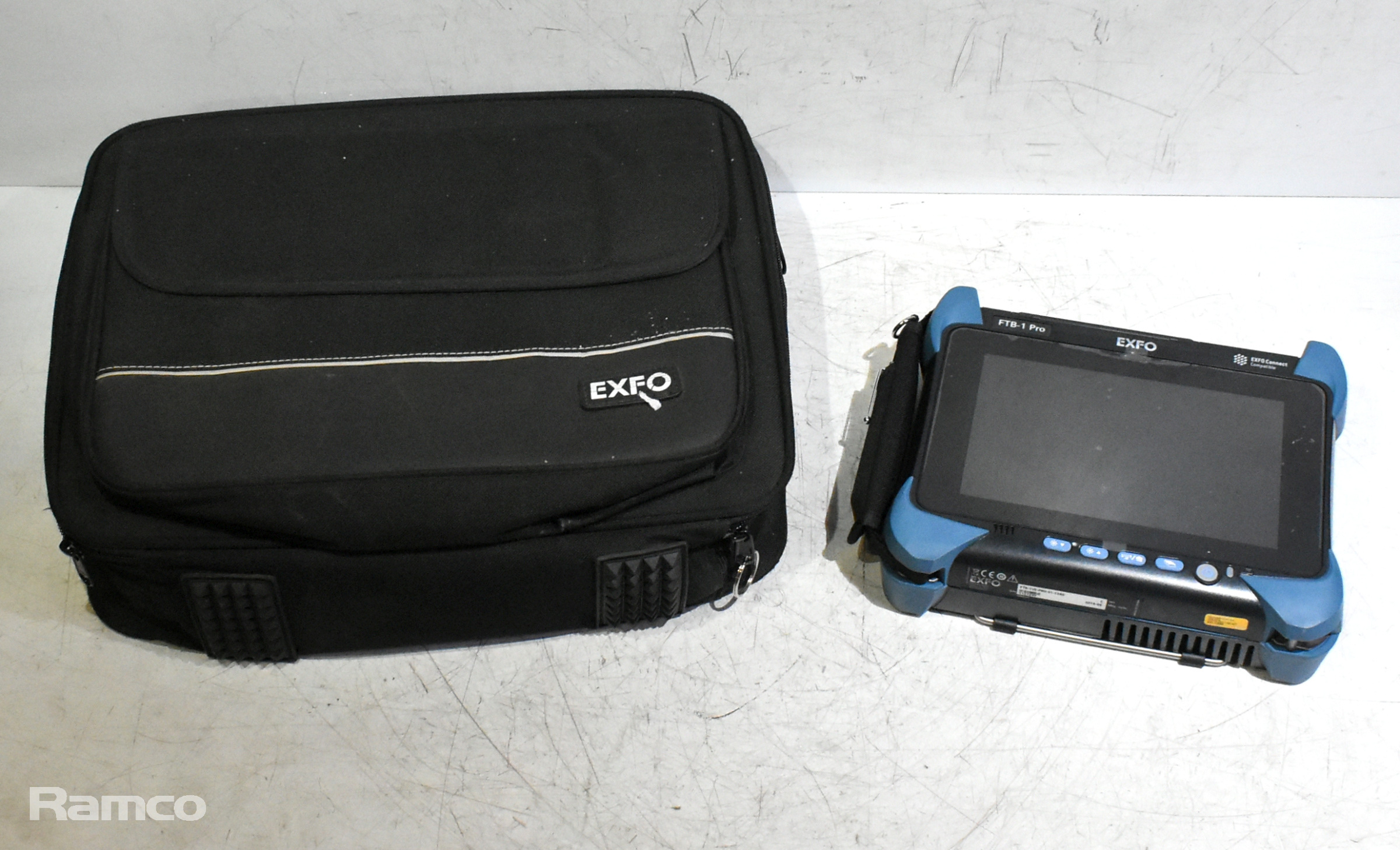 EXFO FTB-1 Pro modular testing unit with FBT-880V2 module and soft carry case - photo 1