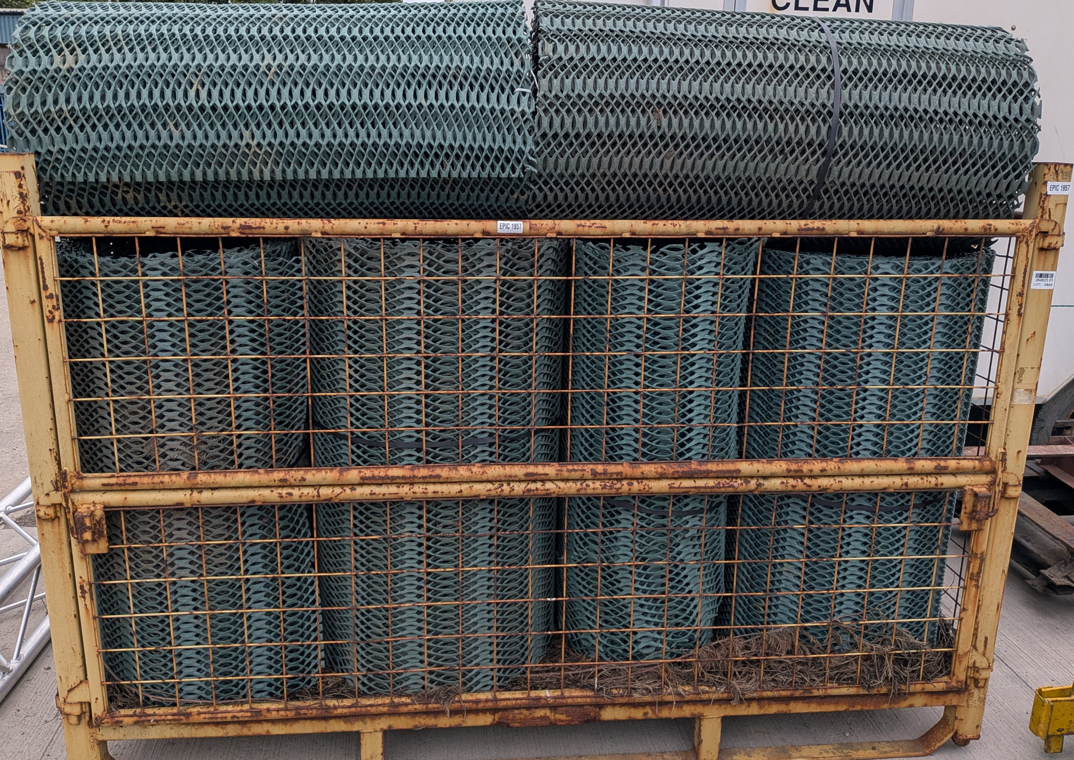 10x Rolls of plastic mesh ground mat strip, 1m x 10m approx - photo 1
