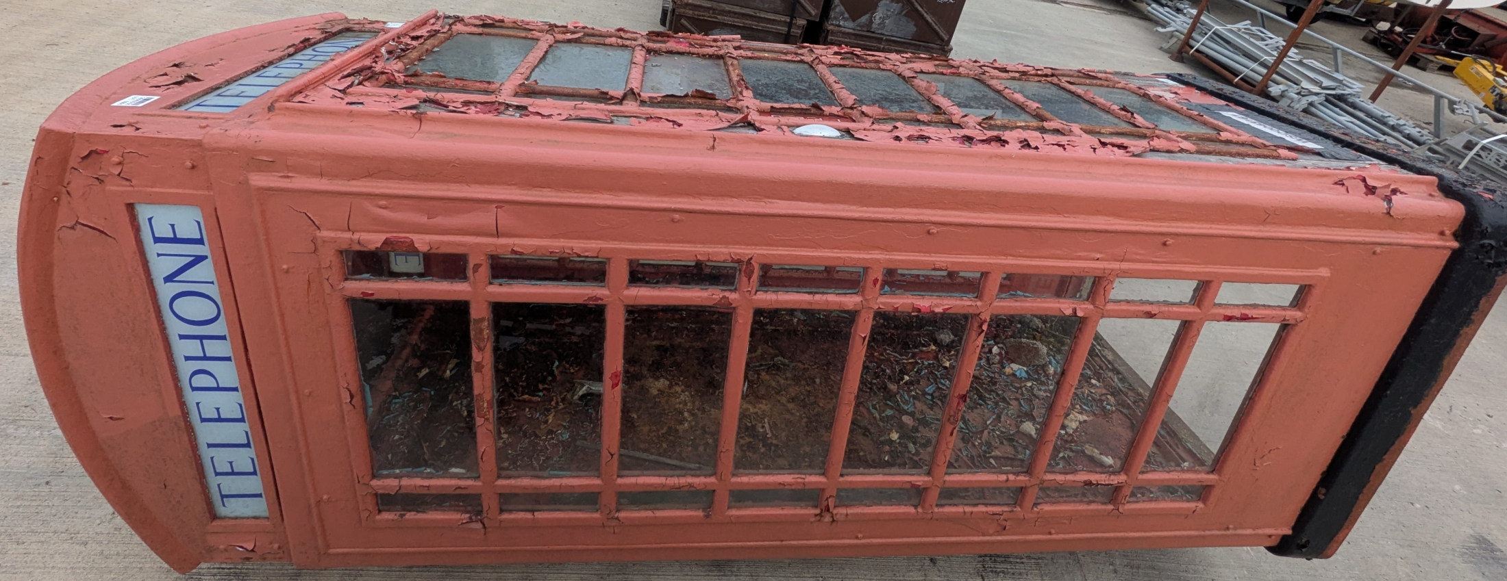 Red telephone box - W 850 x D 850 x H 2500mm - VERY RUSTED, SOME GLASS PANELS BROKEN, NO TELEPHONE - photo 1