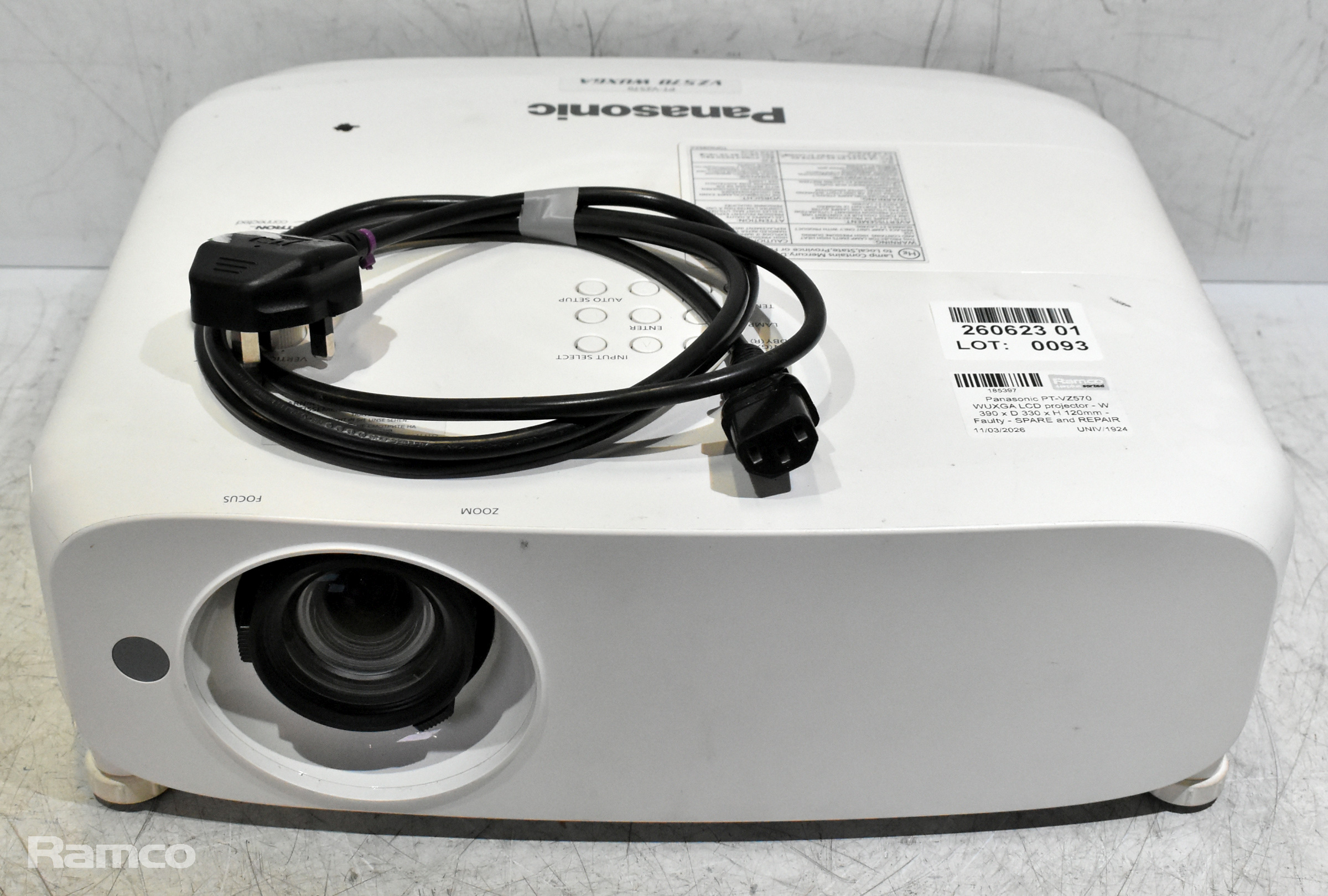 Panasonic PT-VZ570 WUXGA LCD projector - W 390 x D 330 x H 120mm - faulty - SPARES OR REPAIRS - photo 1