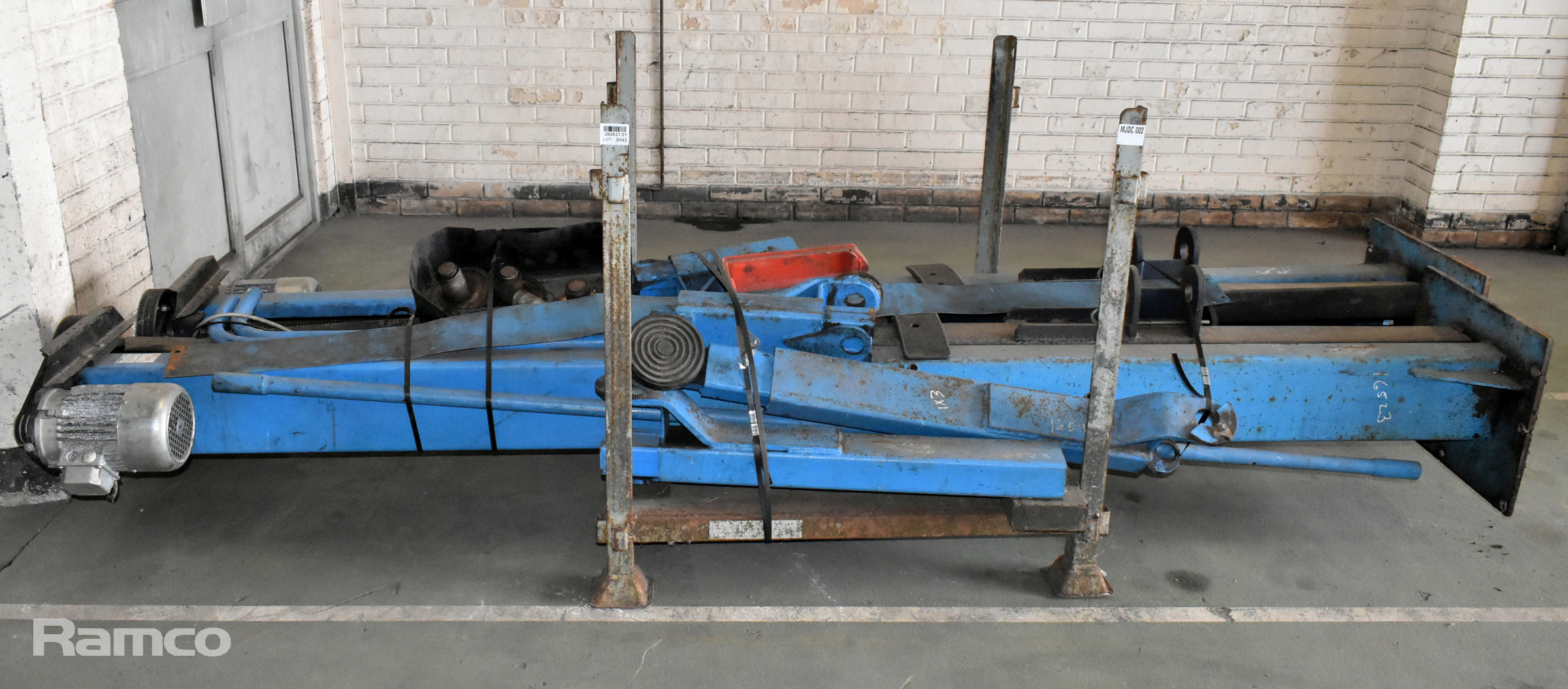 Hofmann Duolift MTF 3000 two post automotive lifts with accessories - photo 1