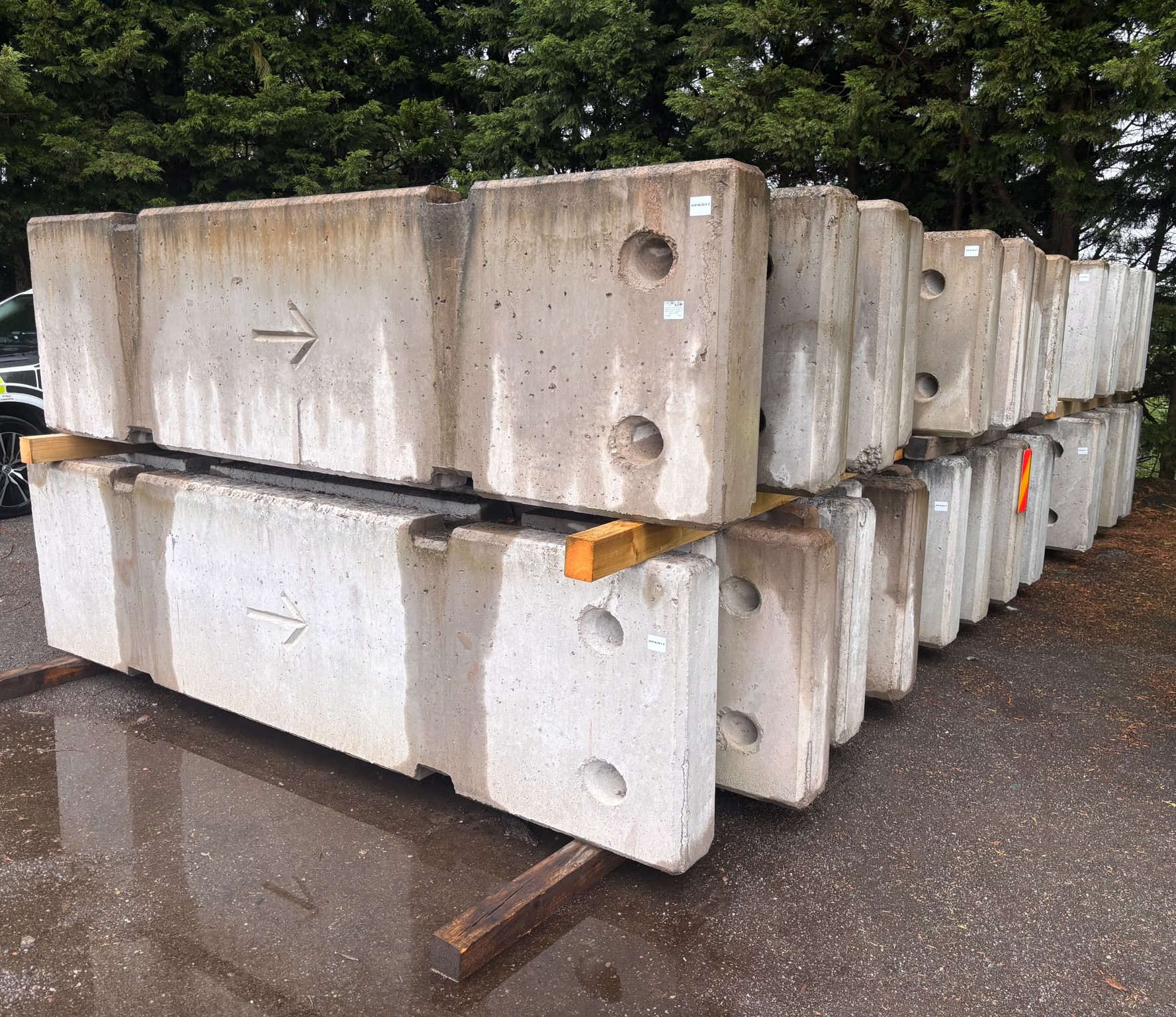 10x Temporary vertical concrete safety and security barrier - W 3000 x D 450 x H 800mm - photo 1