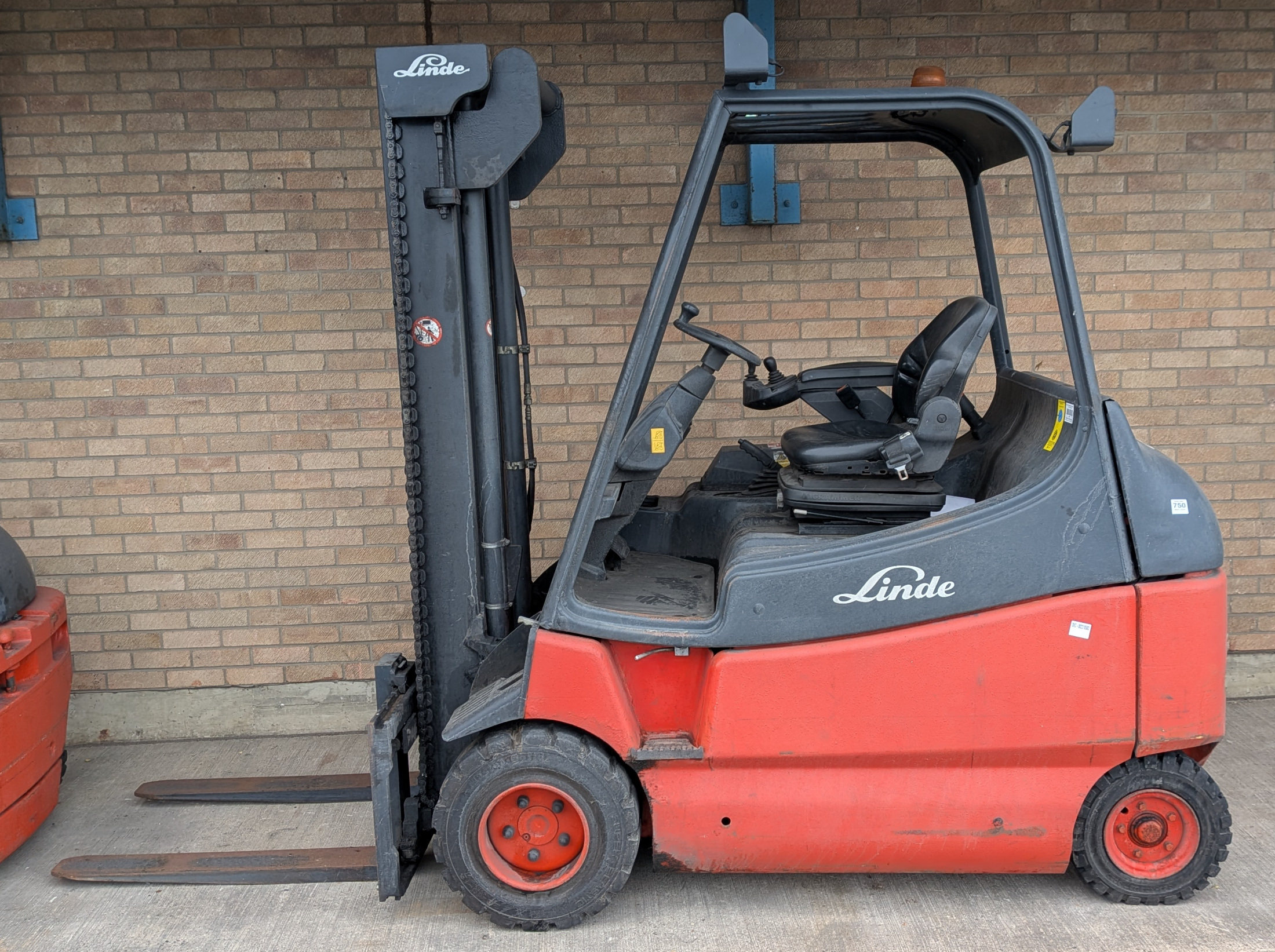 Linde Material Handling Ltd E30/02/600 electric forklift - full details in description - photo 1