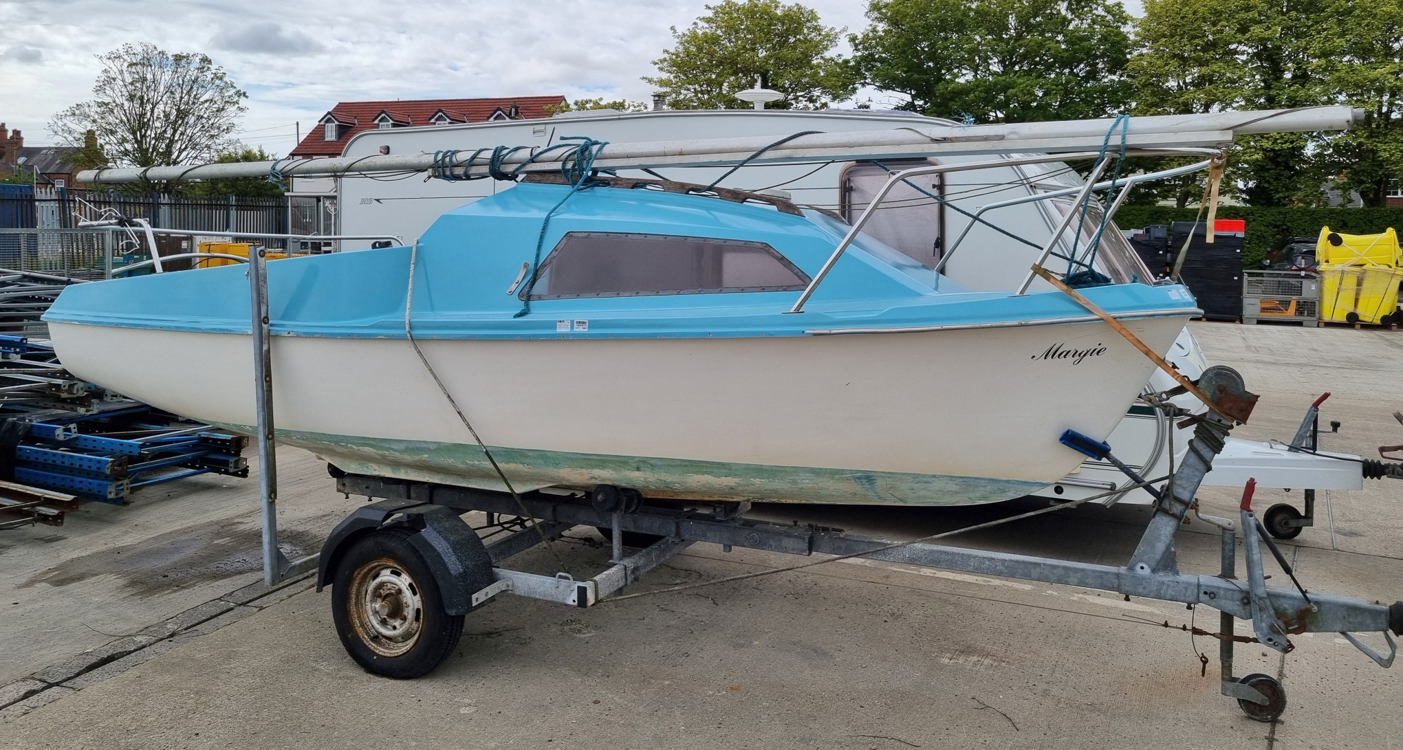 Skipper yacht with sail and Evinrude engine store in the hull comes with trailer - see description - photo 1