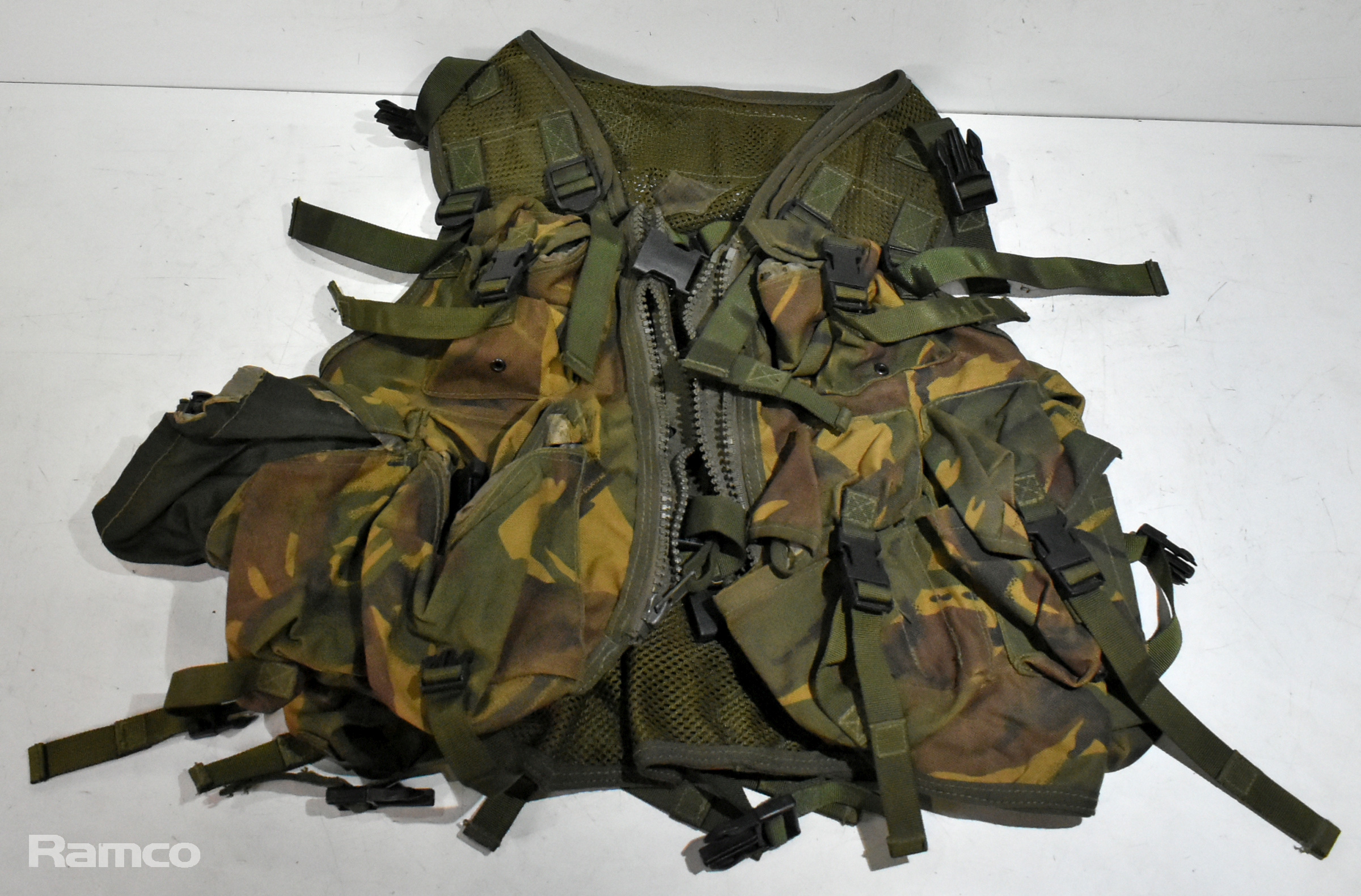 Various types of ex-military DPM accessories - 166kg – may require repair / be incomplete - see pics - photo 1