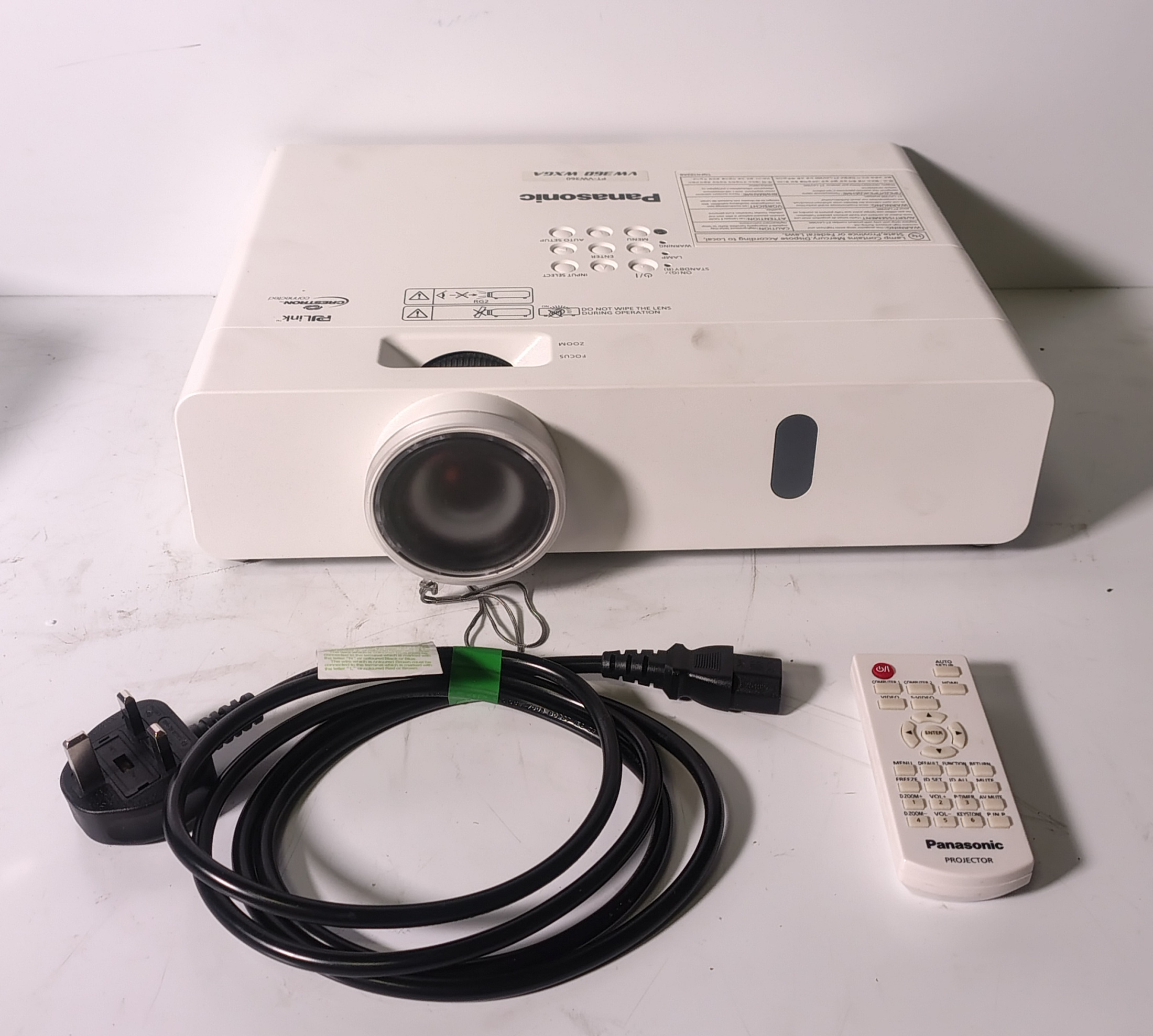Panasonic PT-VW360 WXGA desktop projector with remote, cables and bag - SPARES OR REPAIRS - photo 1
