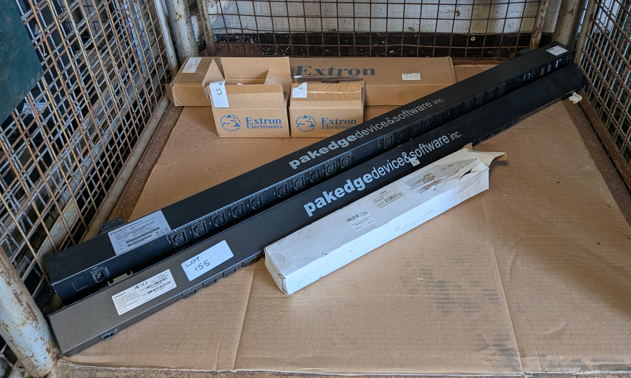 Pakedge P20E Modem/router boot sequence units, Extron 2x cable cubby 202 retractor bracket & more - photo 1