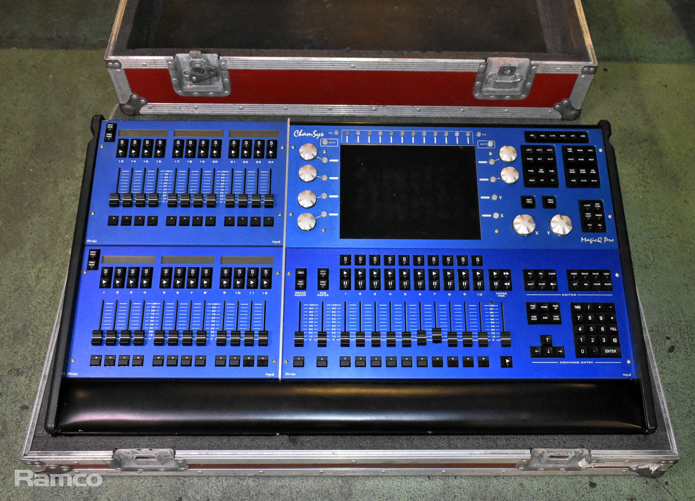 Chamsys Ltd - MQ200 Magical Pro lighting console including 2x brackets, desk lamps, cover & case - photo 1