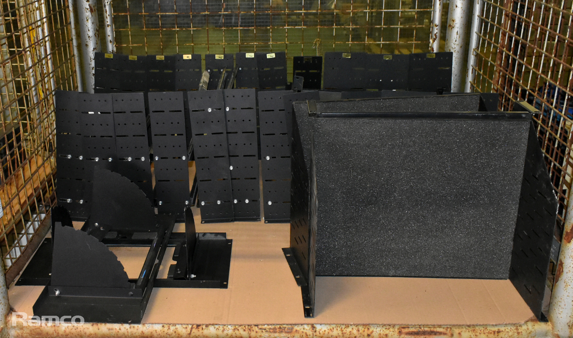 Mixed rack mounts - 11x mid atlantic rack frame, 2x table rack plate, 4x mixed rack shelving - photo 1