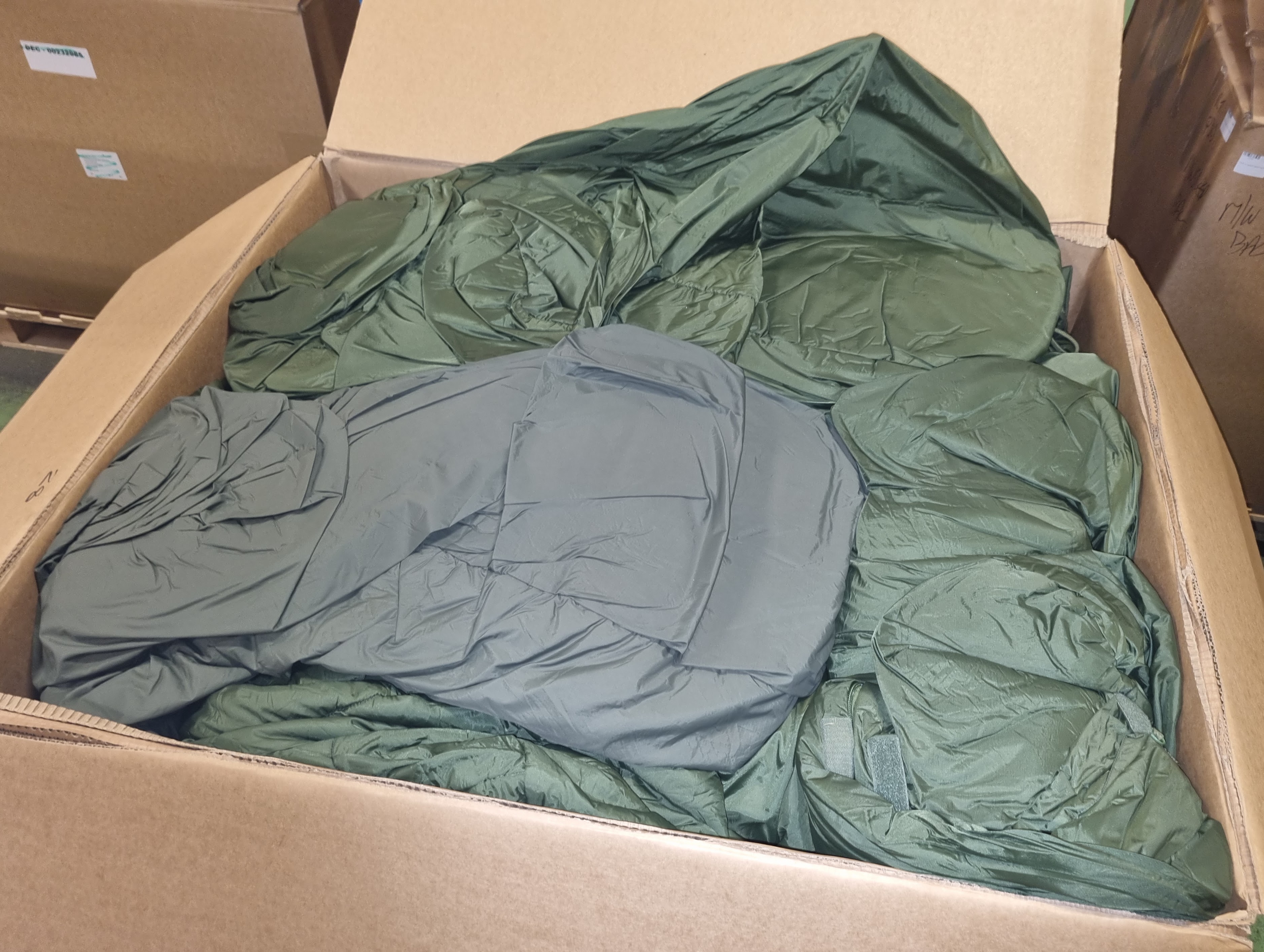30x Medium weight sleeping bags - various types - may include arctic - library pictures - photo 1