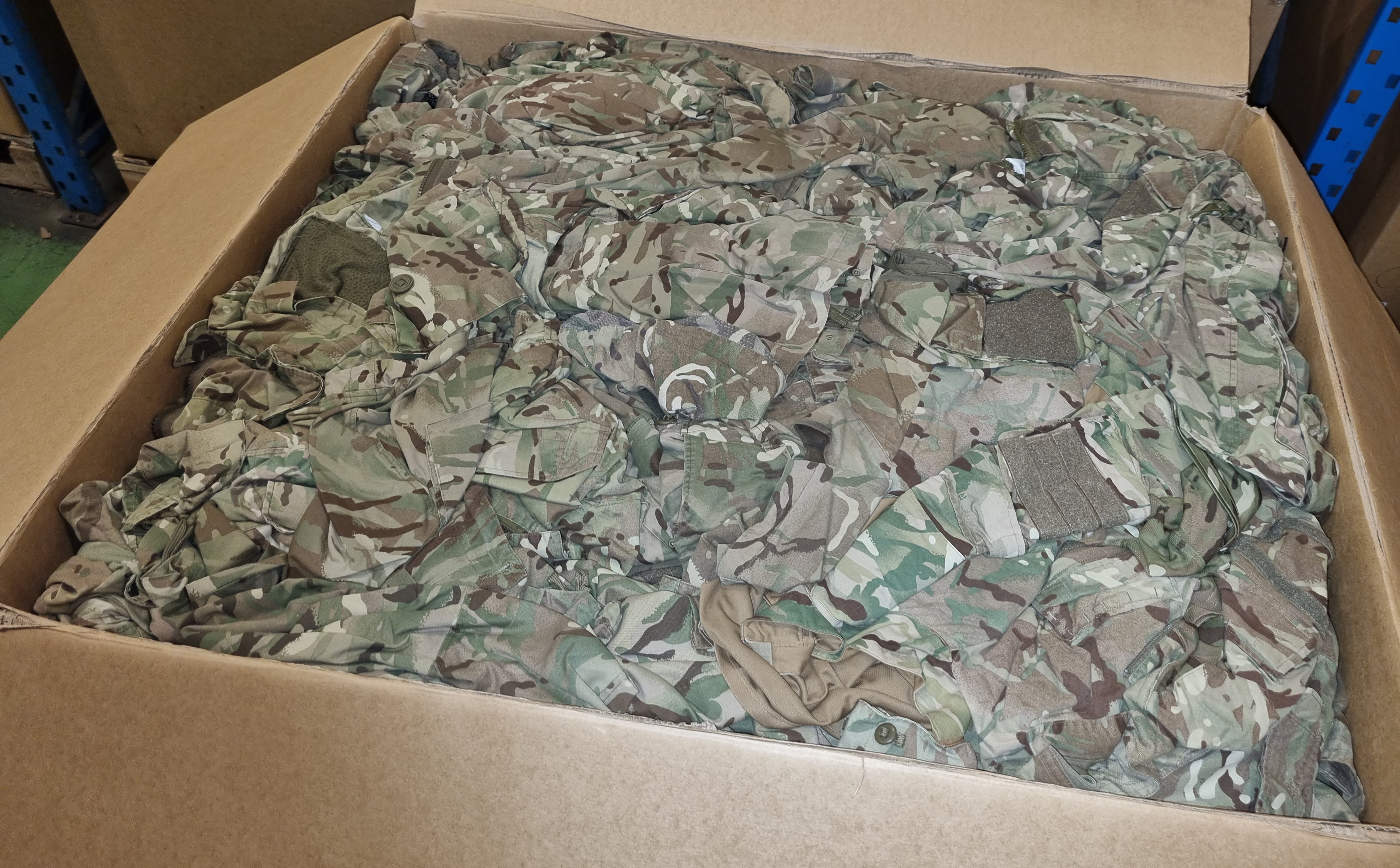Various types of ex-military camo clothing - may include accessories - 222 kg – may require repair - photo 1