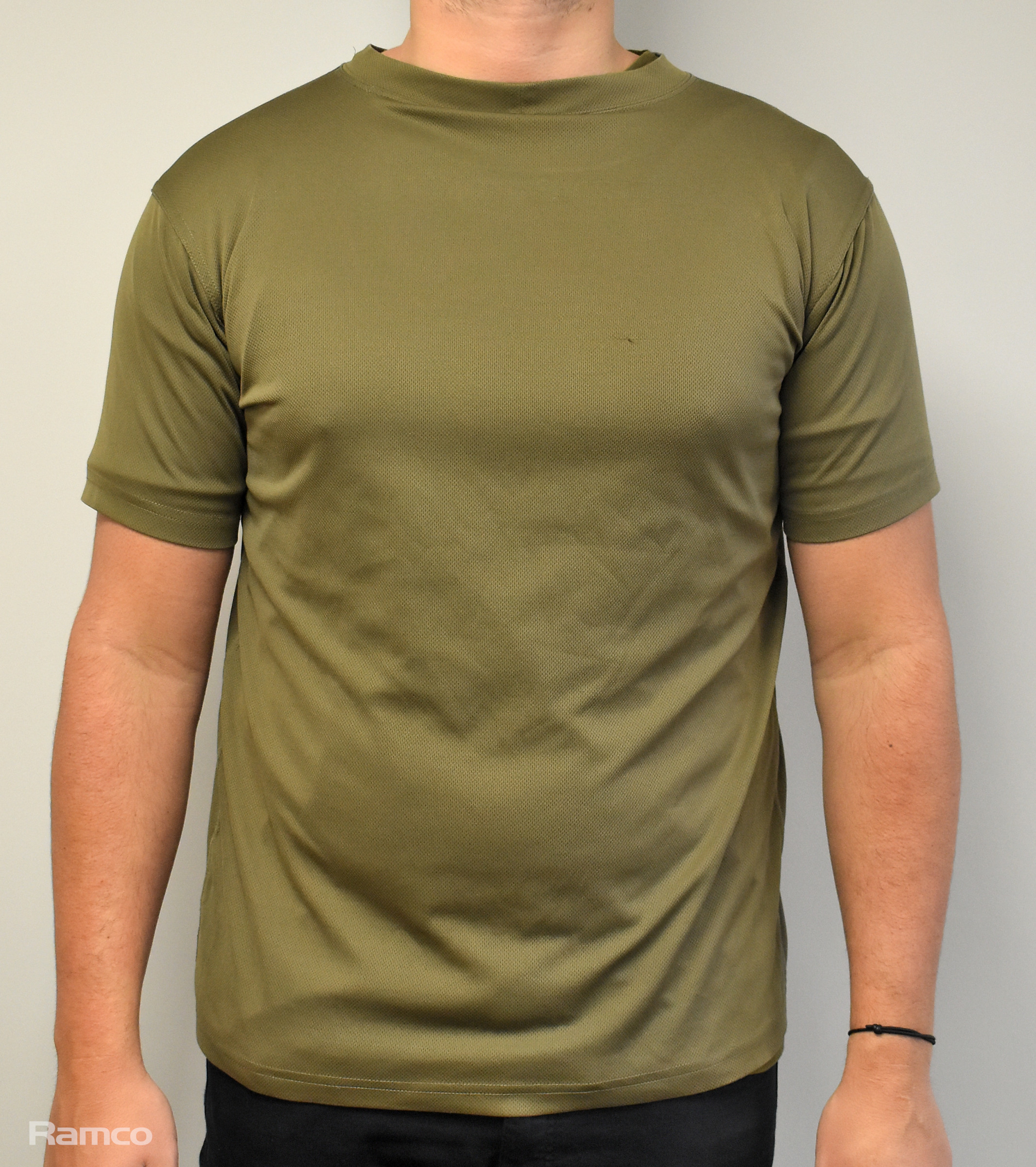 1000x British Army combat T-shirts anti static - mixed sizes - photo 1