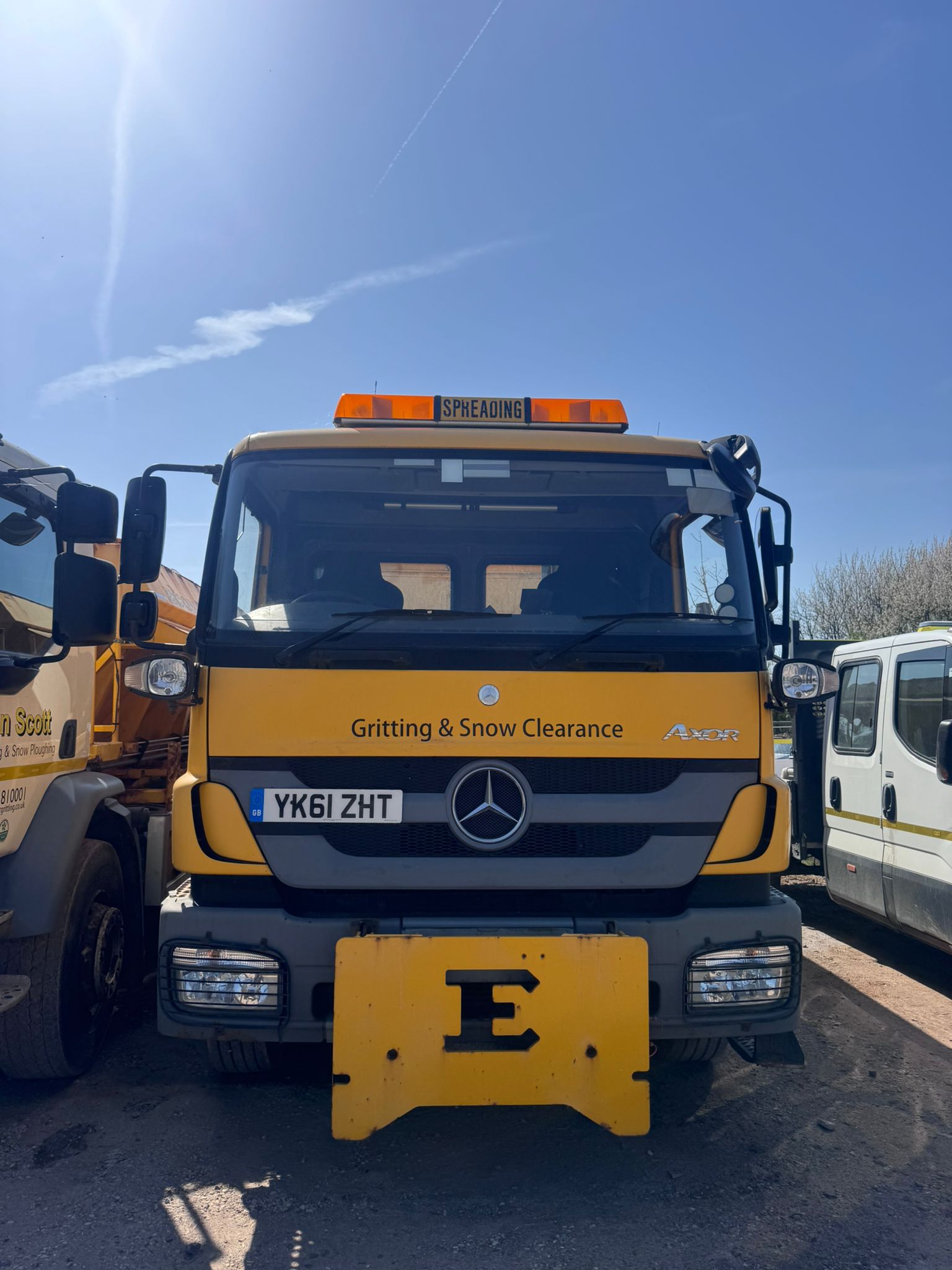 Mercedes-Benz 1824K gritting lorry - registration YK61 ZHT - current mileage unknown - see details — photo 1
