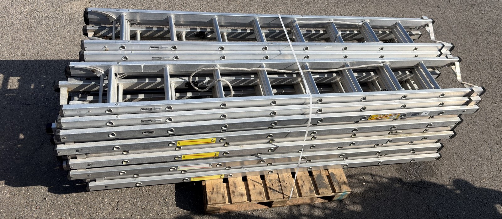 10x Lyte L5B 3 section 8 rung aluminium ladders - photo 1