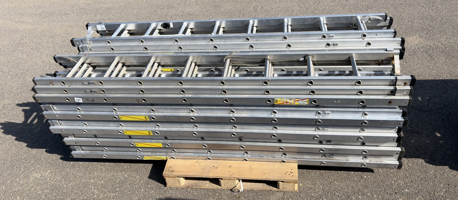 10x Lyte L5B 3 section 8 rung aluminium ladders - photo 1