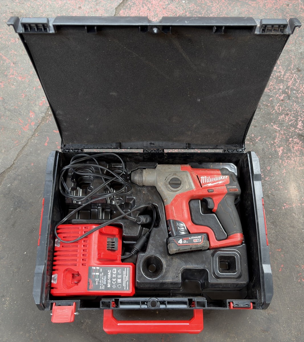 Milwaukee M12 CH 12v hammer drill c/w charger & battery in carry case - photo 1