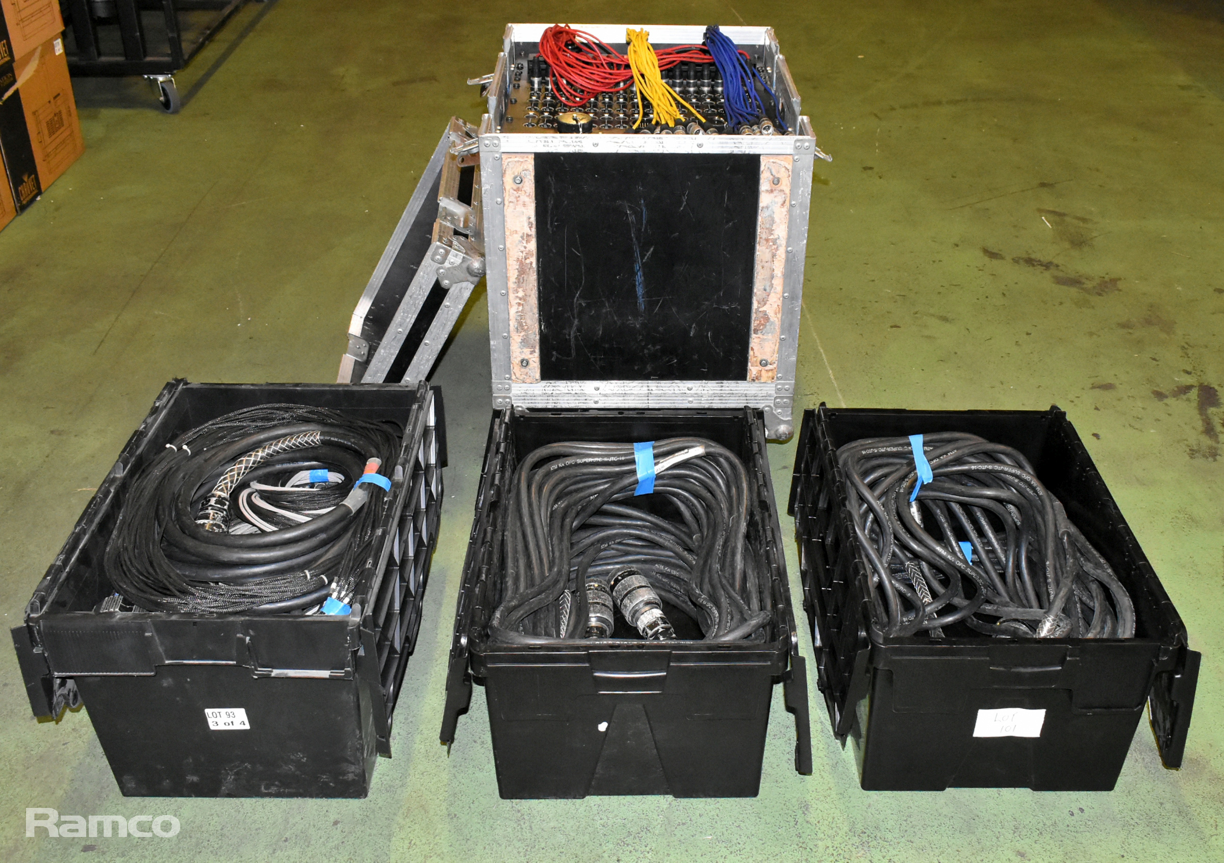 48 channel stage split box in flight case with 4x 16 channel stage boxes and multicore XLR cables - photo 1