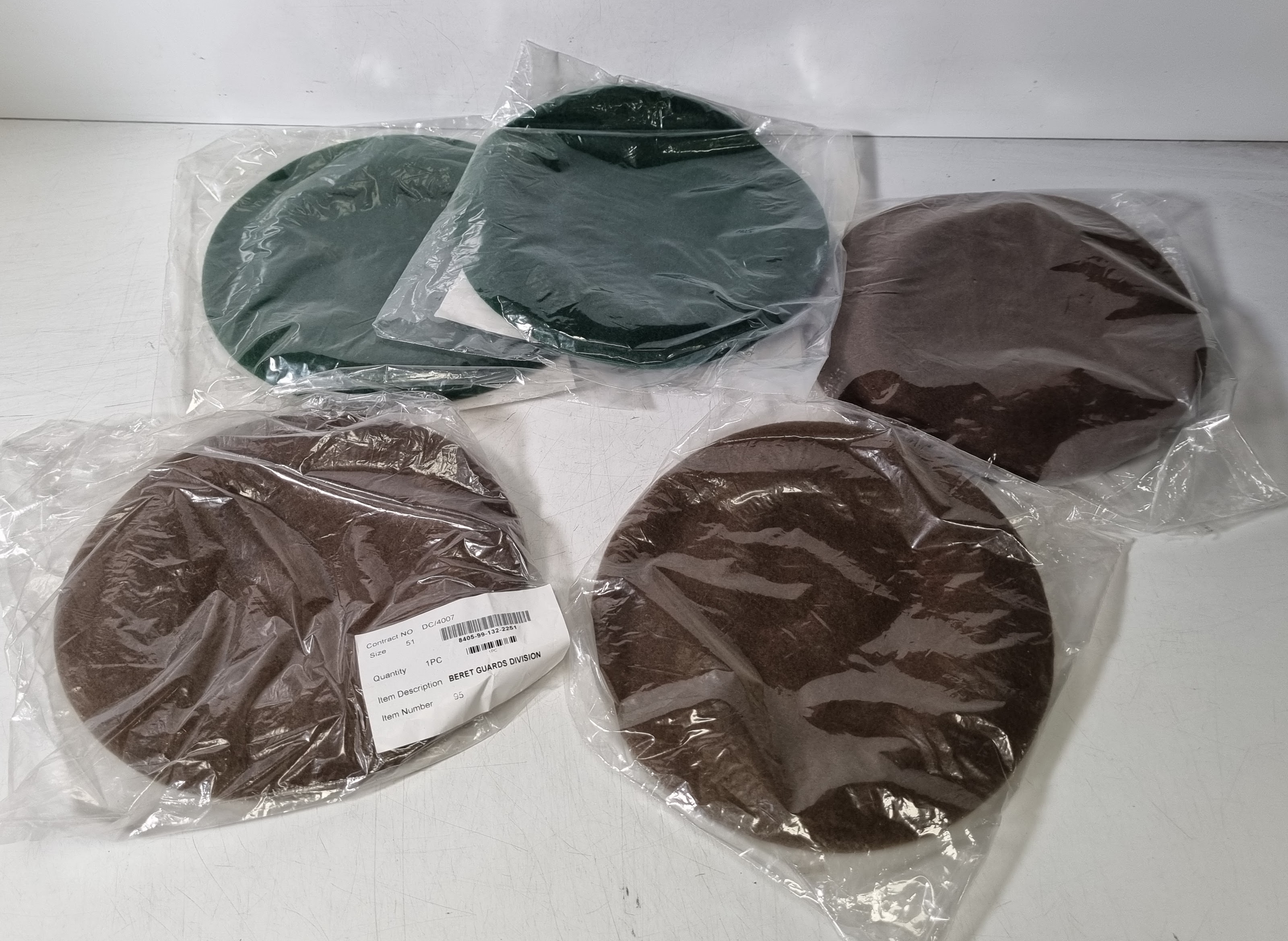71x Knitted wool berets - mixed types - mixed sizes - photo 1